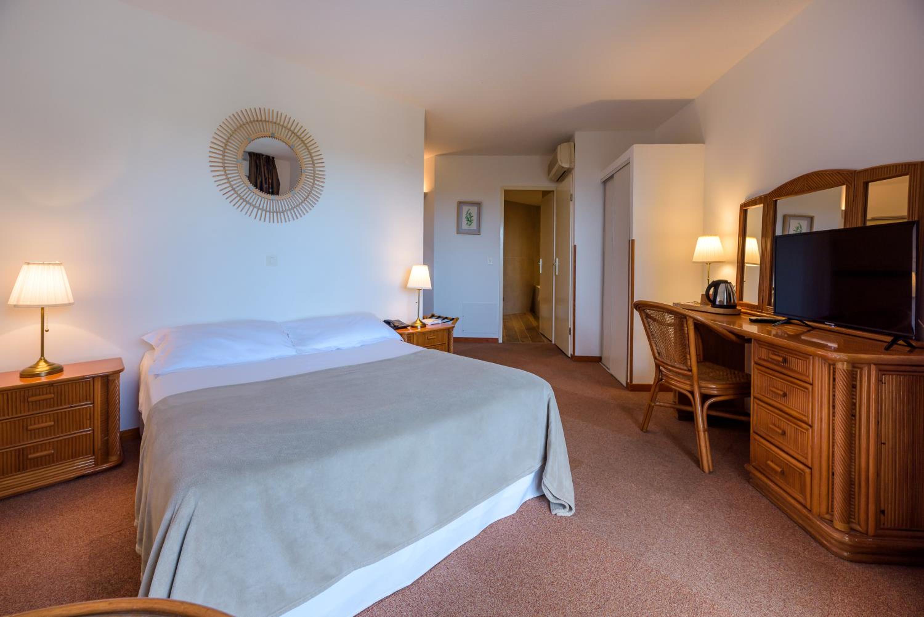 Double Room with Sea View - Photo 2