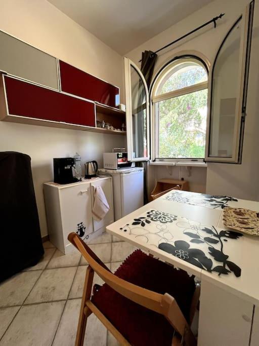 One-Bedroom Apartment photo 3