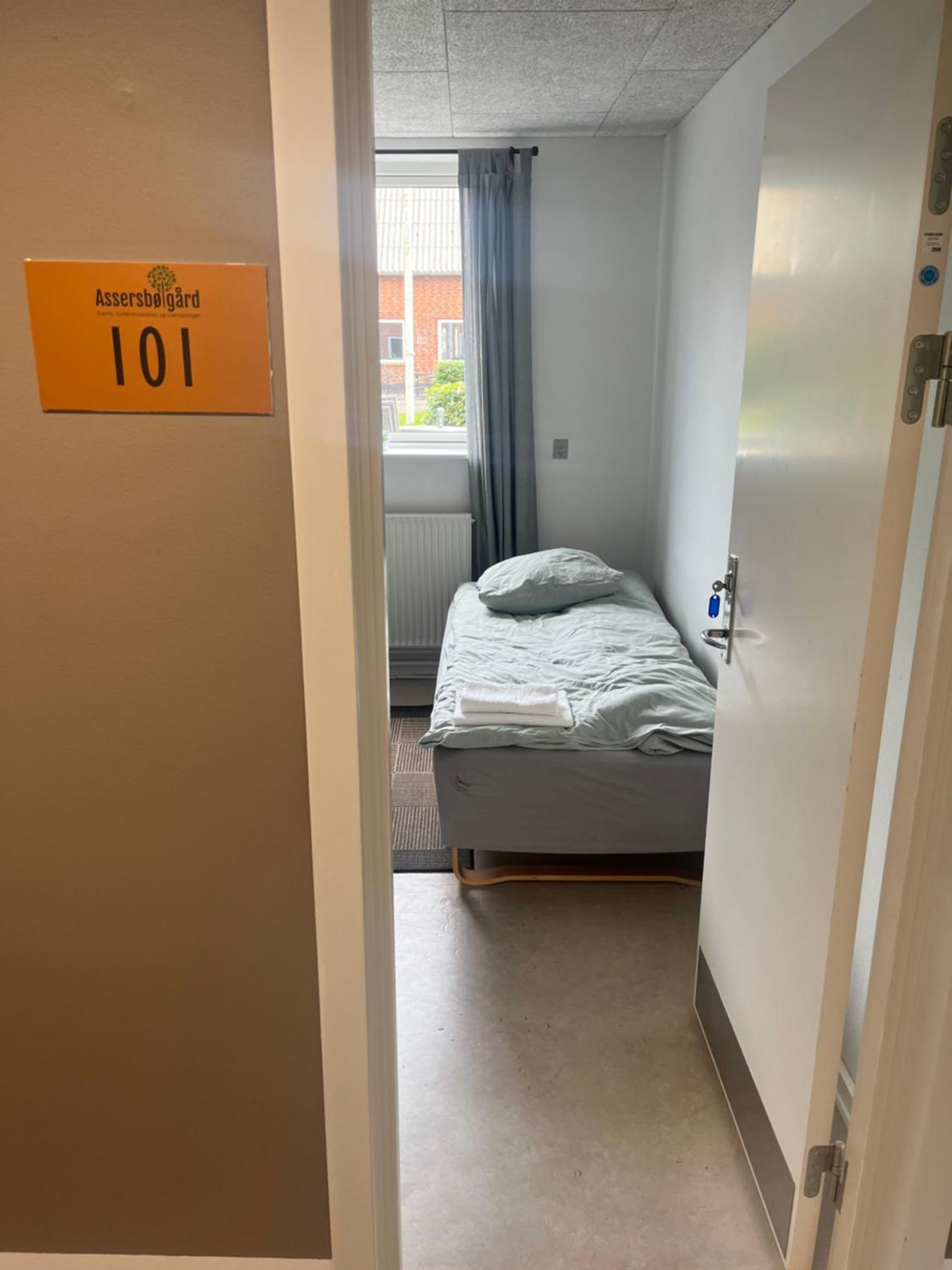 Double Or Twin Room With Shared Bathroom photo 1