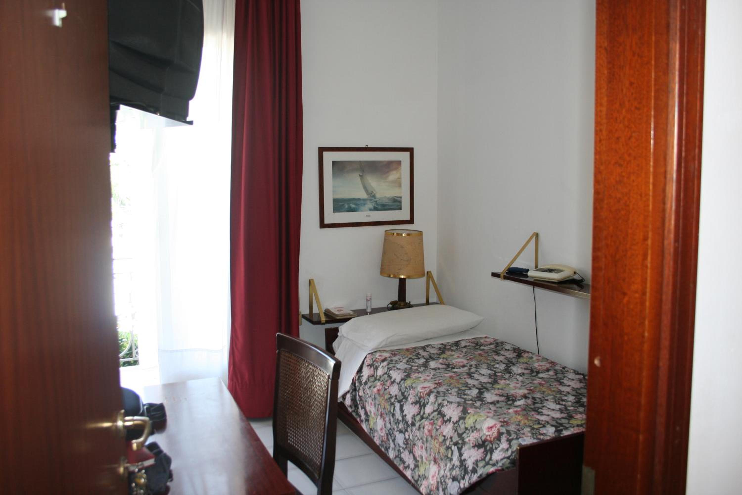 Single Room photo 1