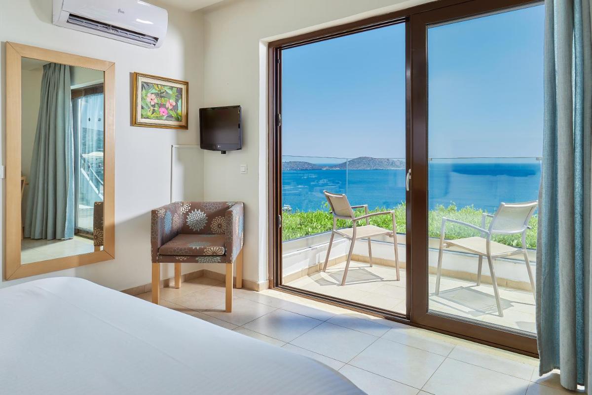 2 Bedroom Superior Family Suite with Panoramic Sea View photo 3