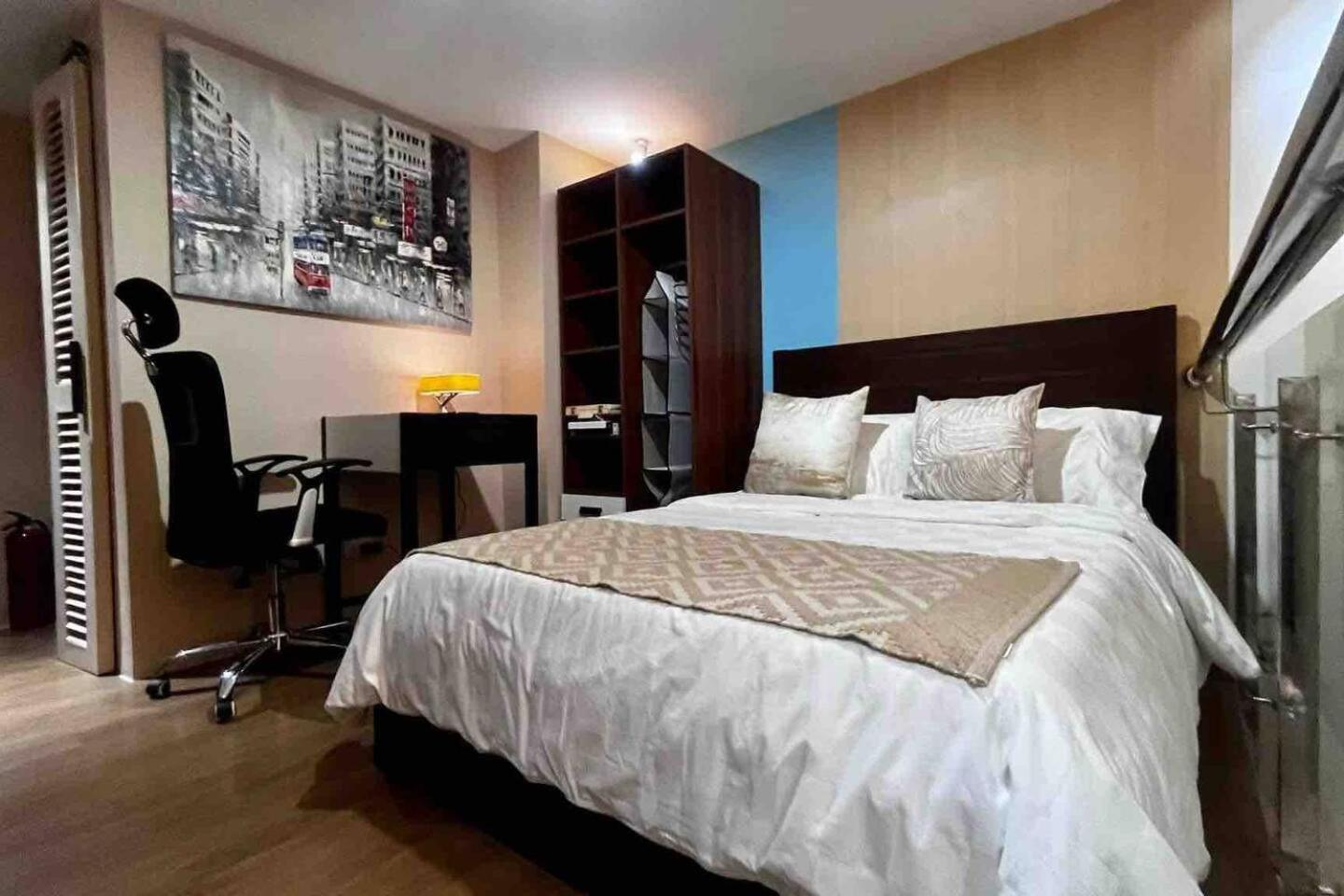 One-Bedroom Apartment photo 1