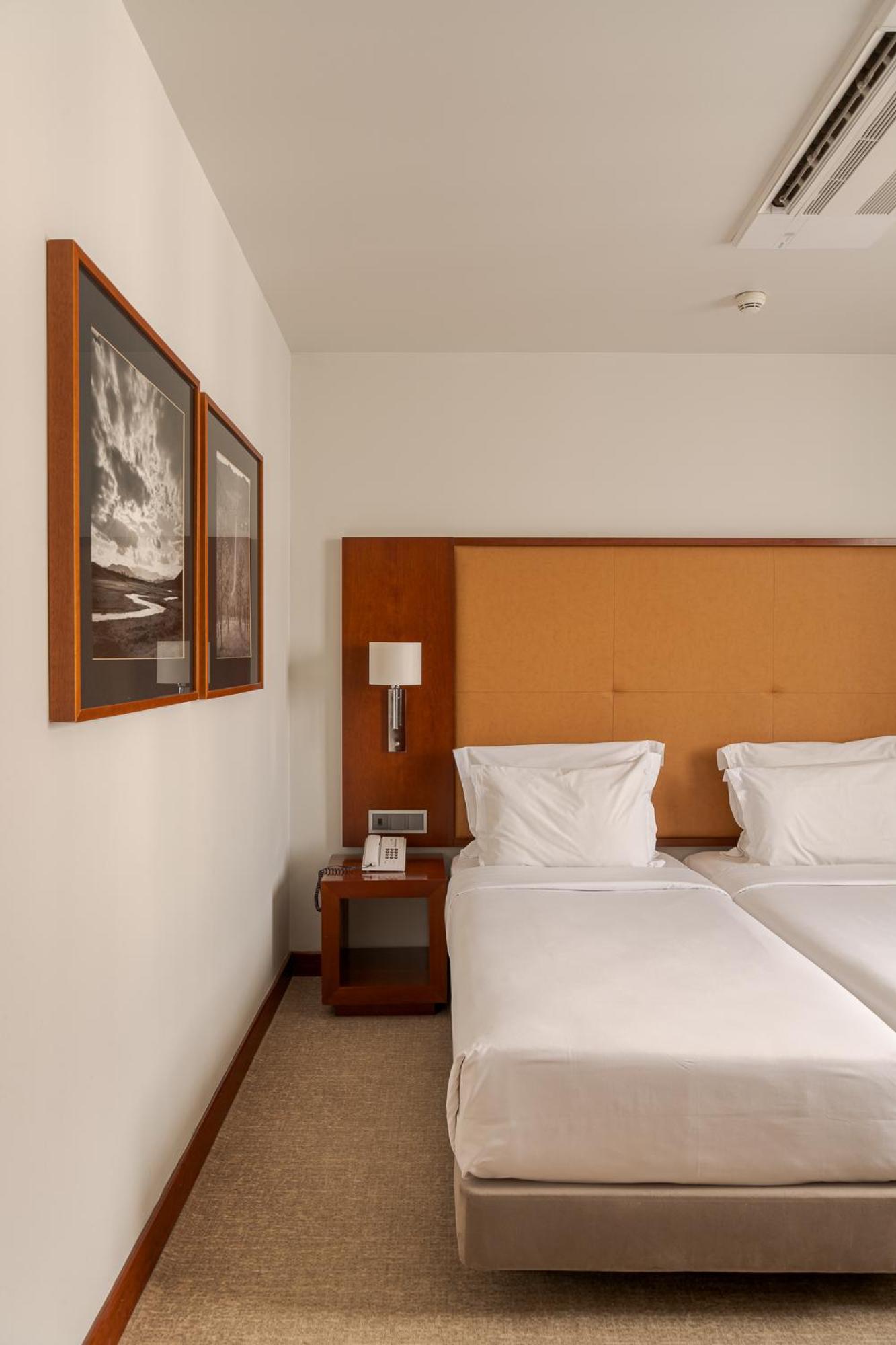 Double or Twin Room - Photo 4