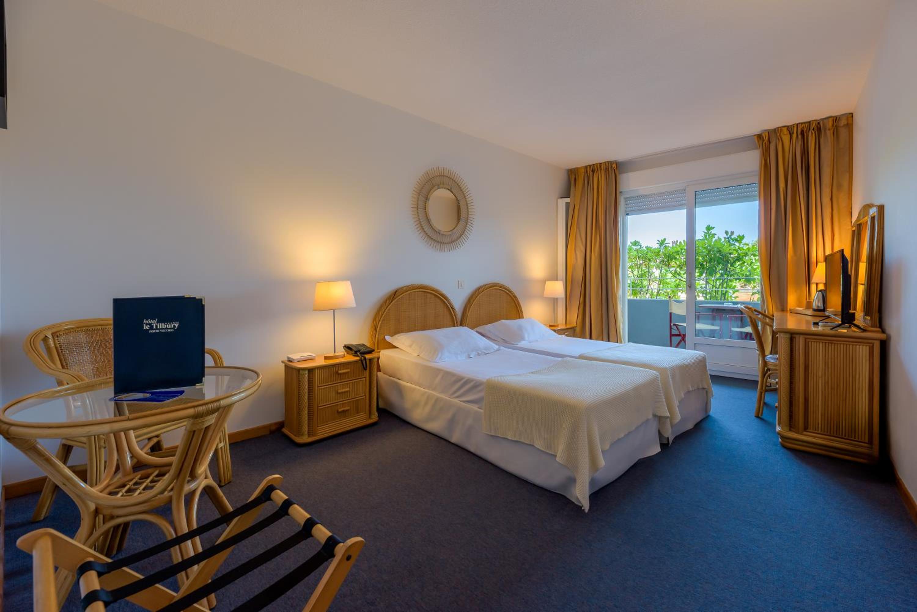 Double or Twin Room with Pool View - Photo 8