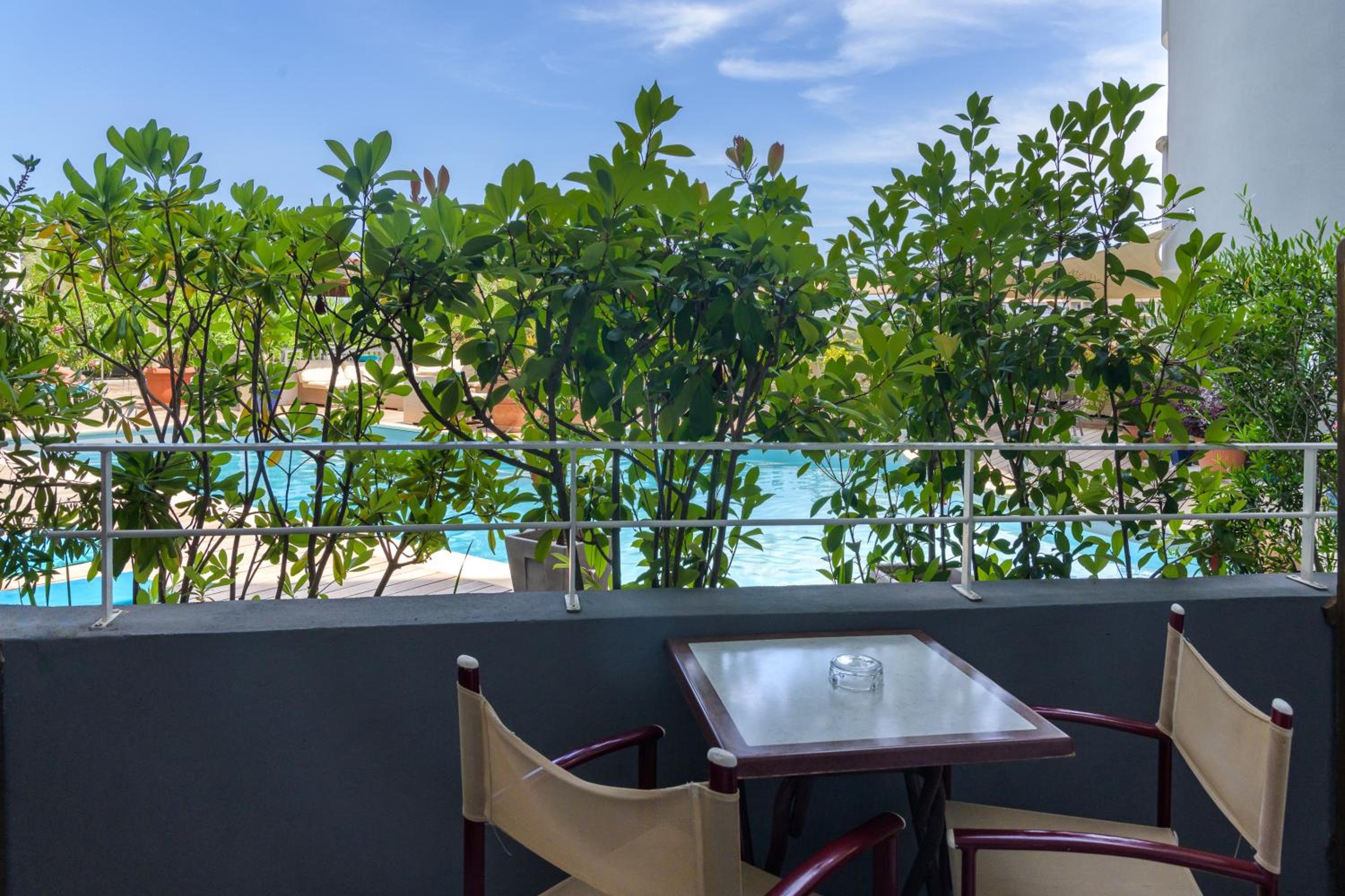 Double or Twin Room with Pool View - Photo 10