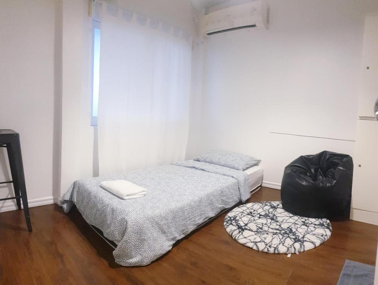 Single Room with Private Bathroom photo 1