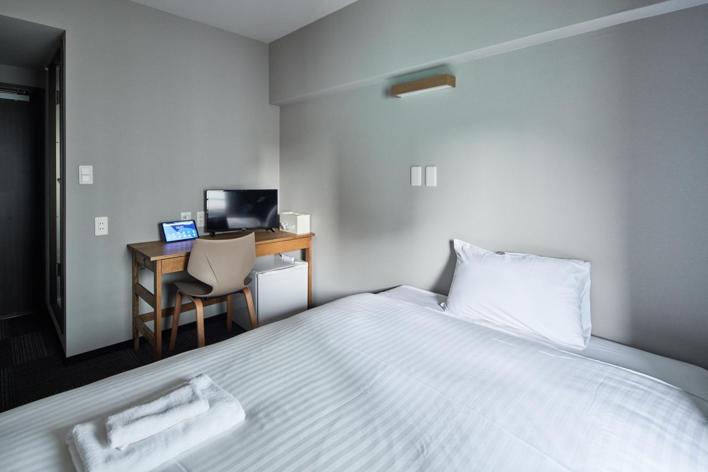 Double Room with Bath - Non-Smoking - No Cleaning for Consecutive Night Stays