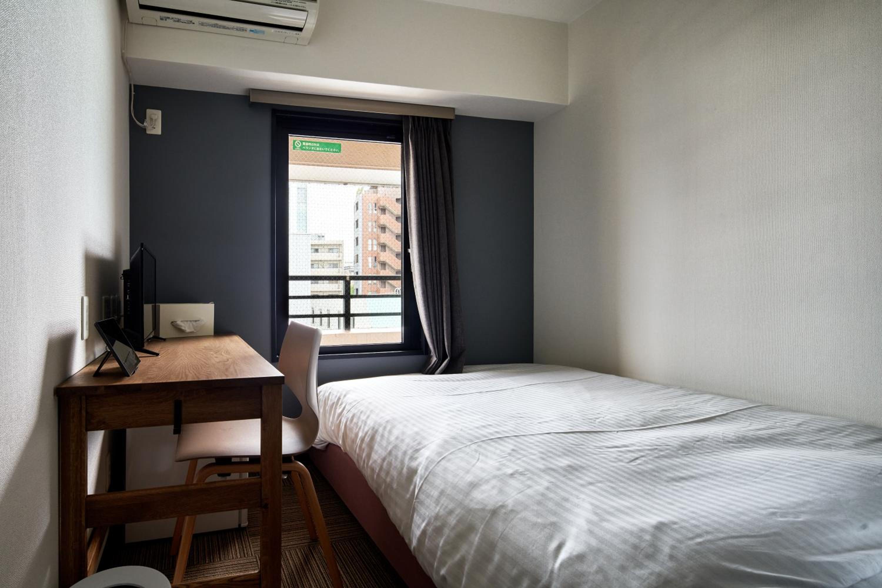 Double Room with Shower - Non-Smoking - No Cleaning for Consecutive Night Stays
