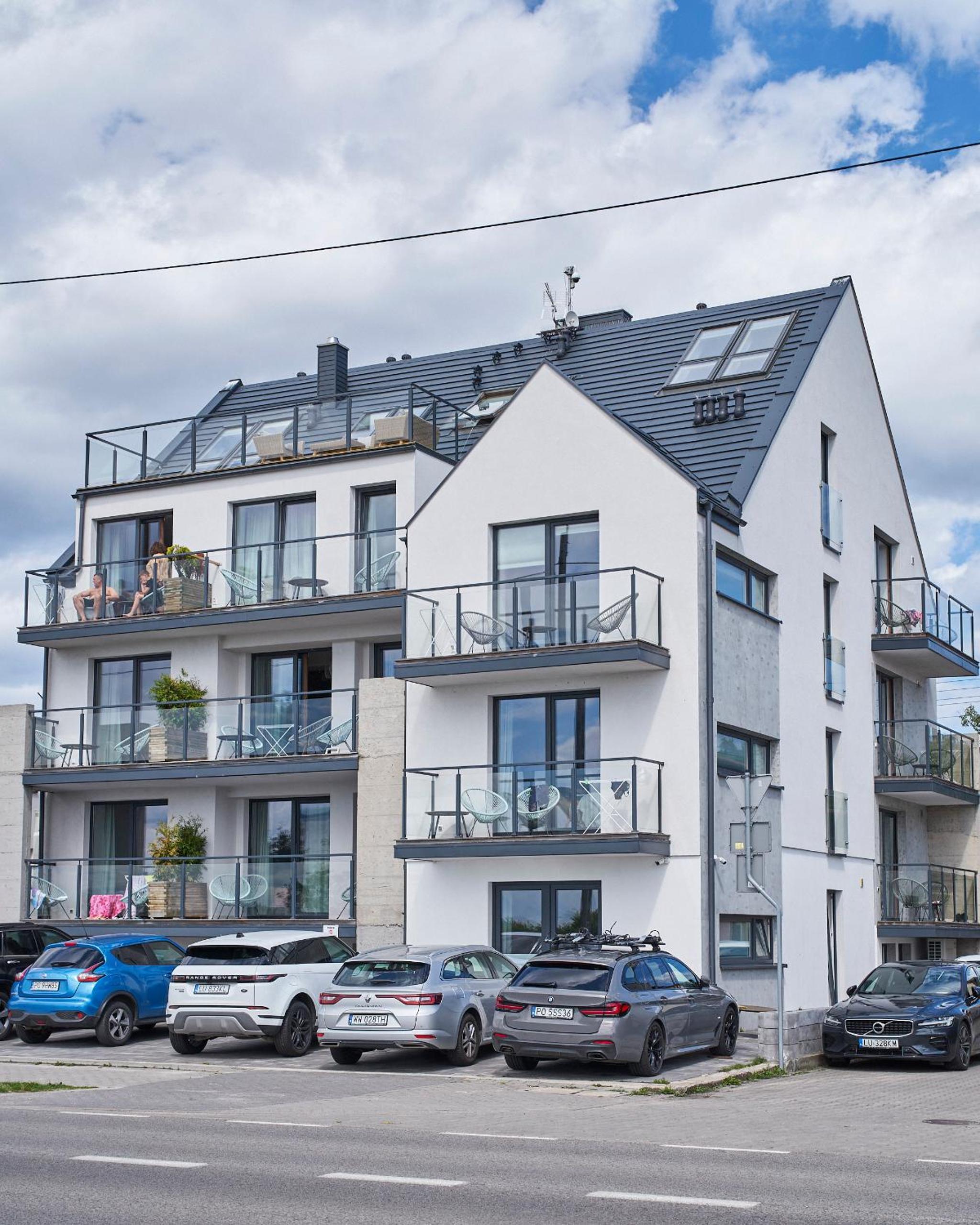 Apartment with Balcony photo 2
