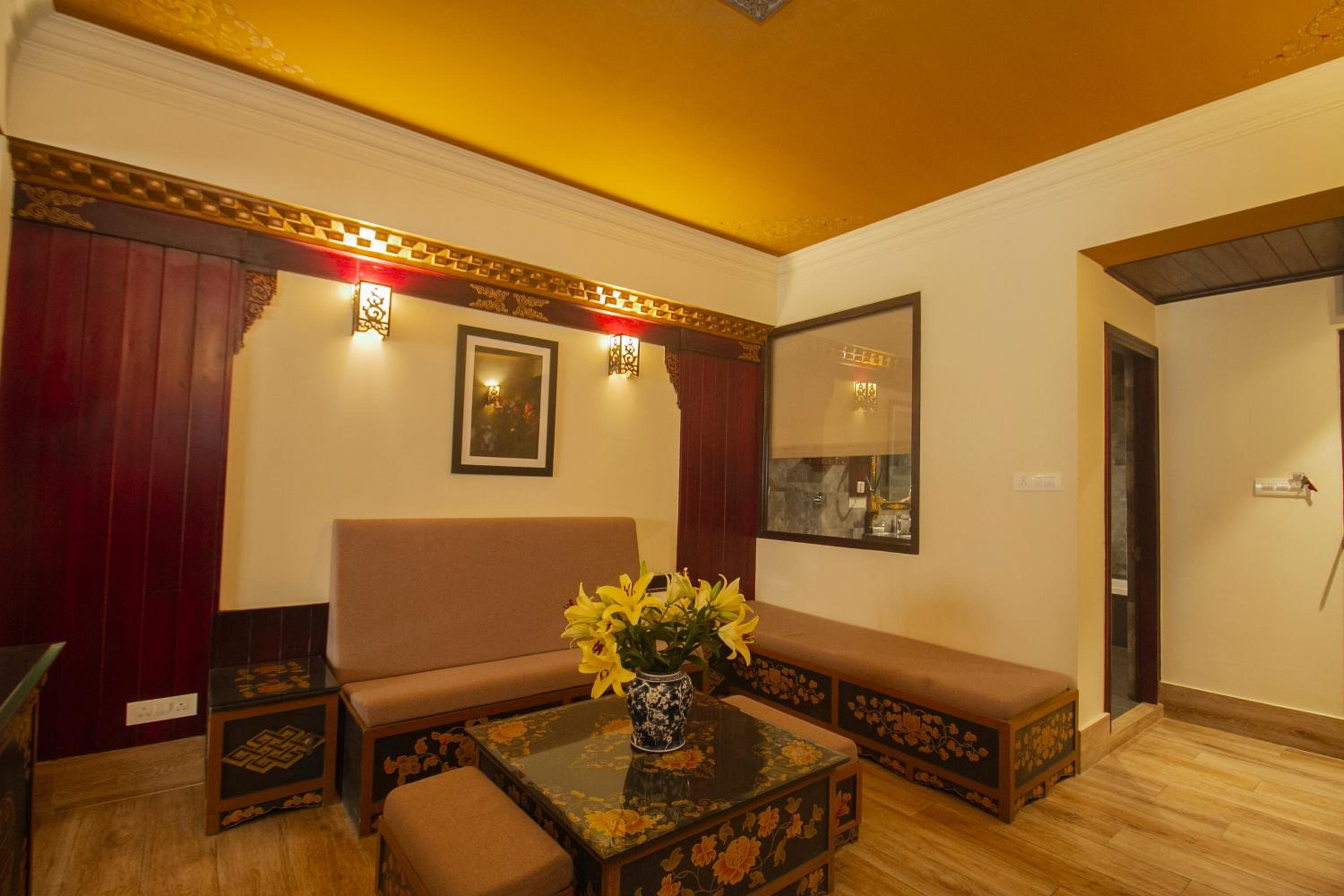 Vajra Suite with Bathtub - Photo 6