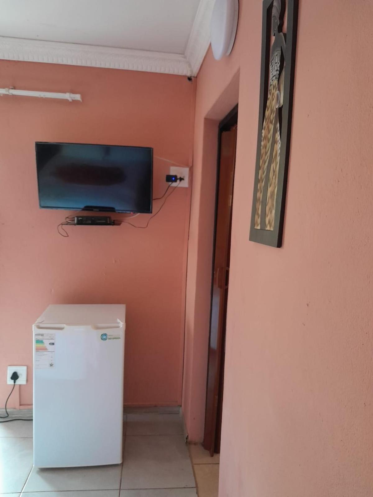 Standard Double Room - Photo 3