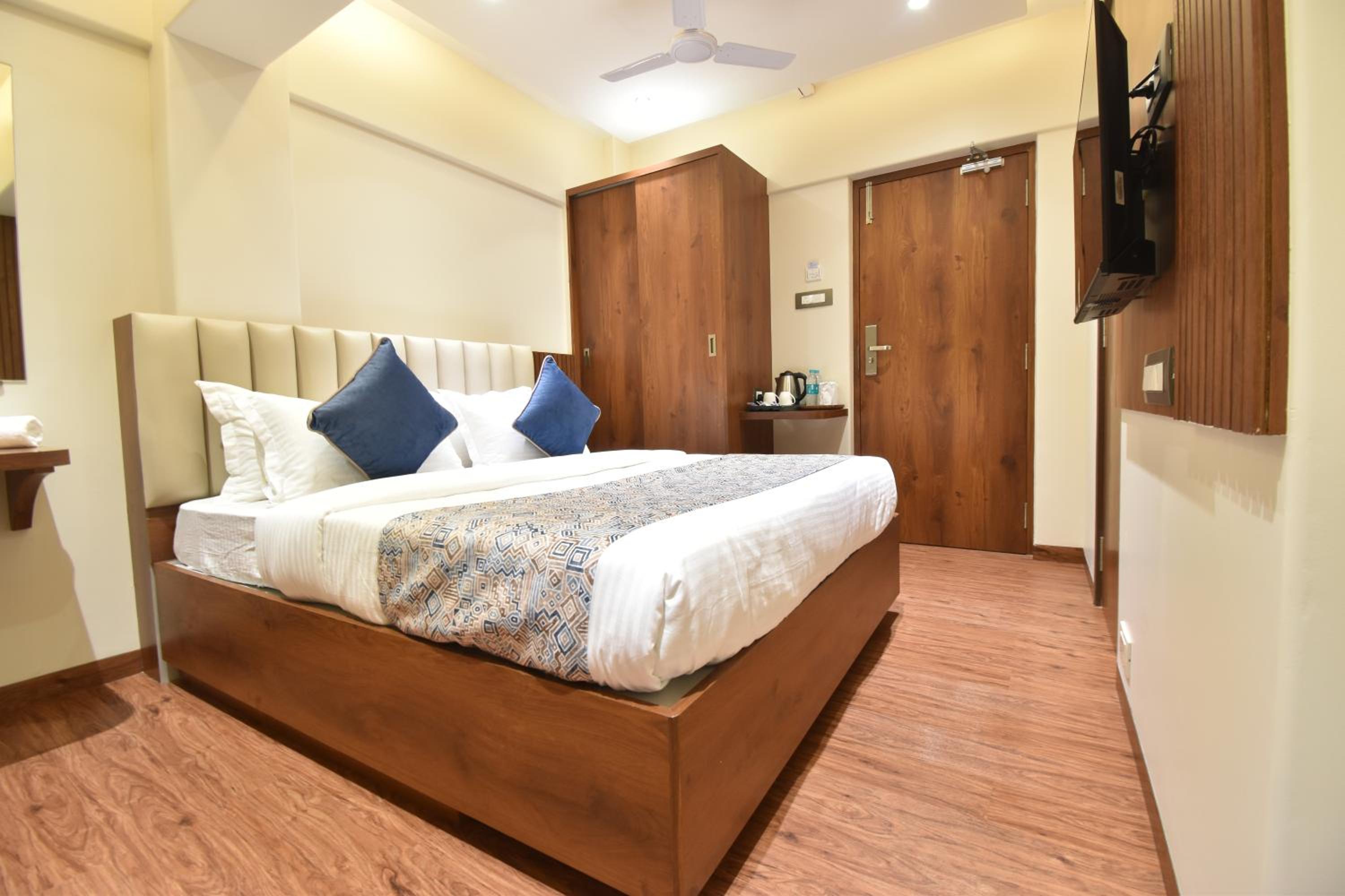 Deluxe Double Room - Photo 1