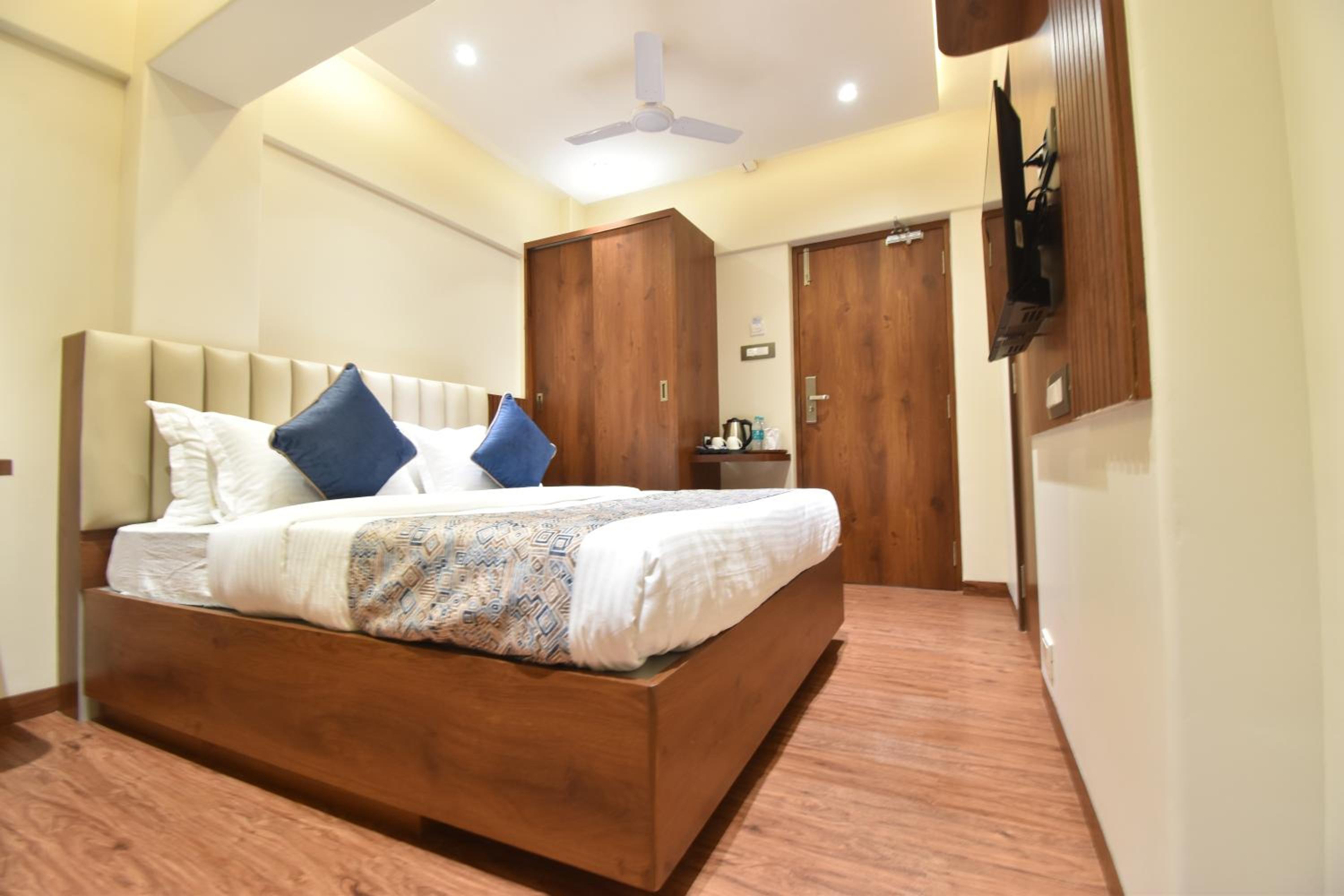 Deluxe Double Room - Photo 7