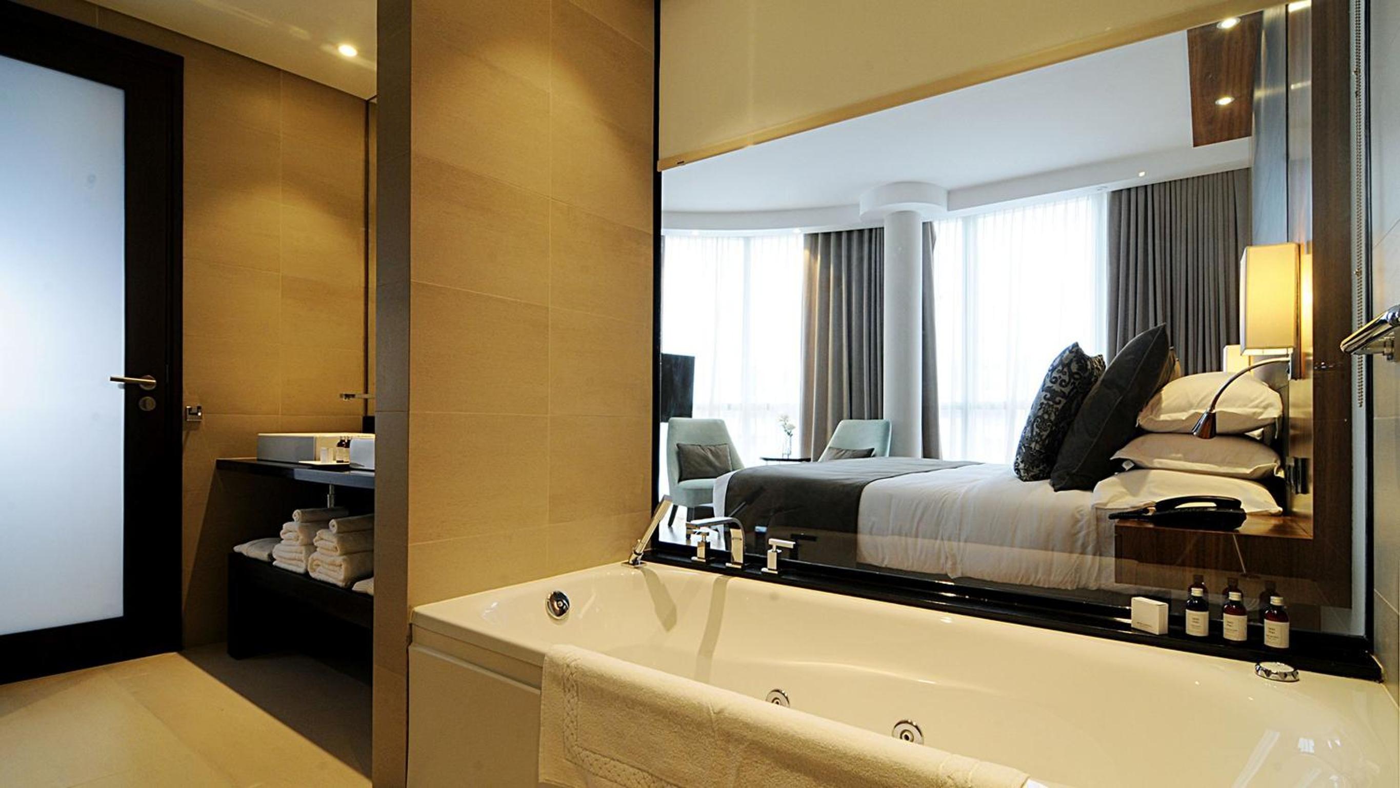 Deluxe Suite photo 3