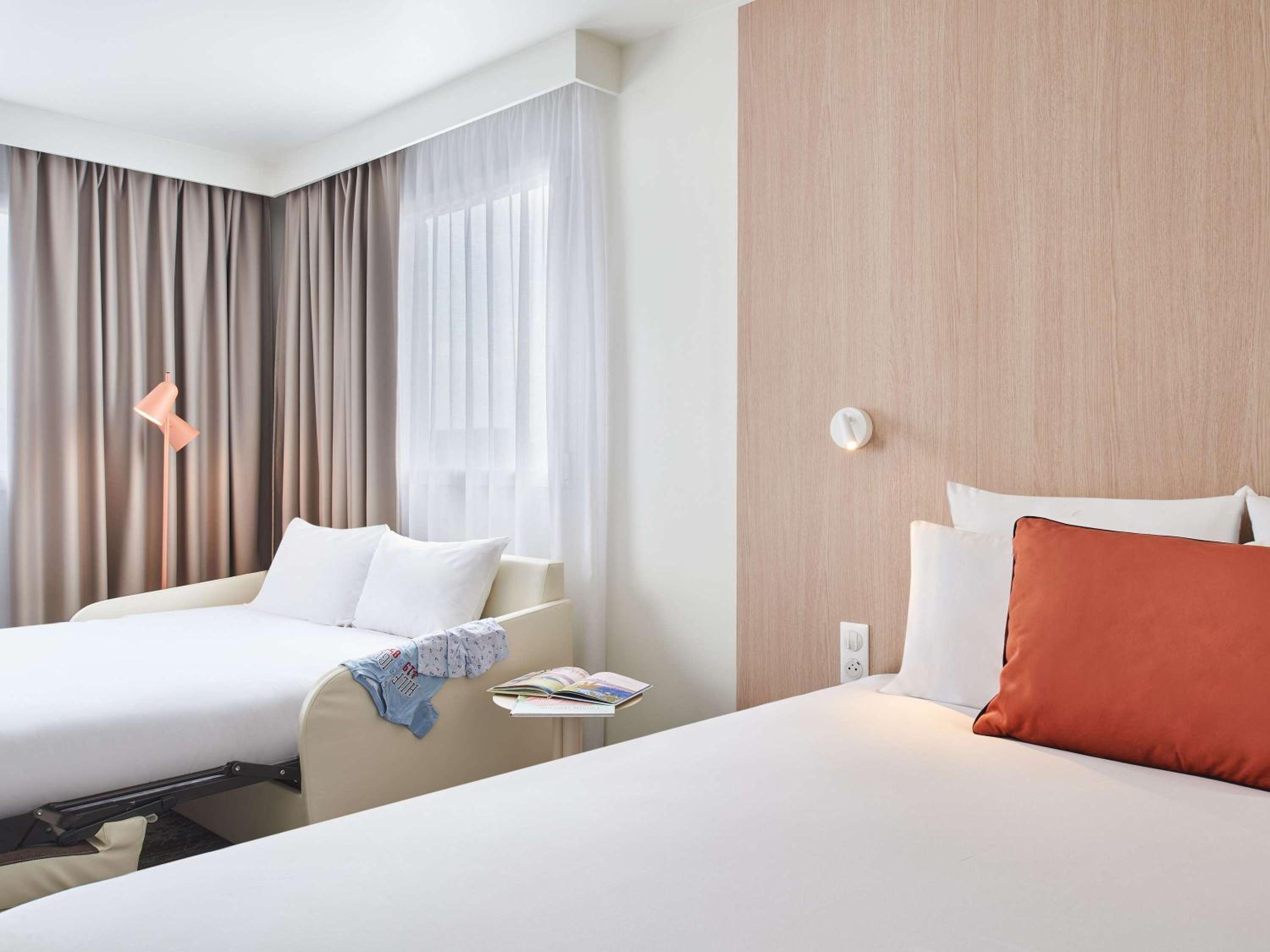 Superior Double Room with Sofa Bed - Photo 4