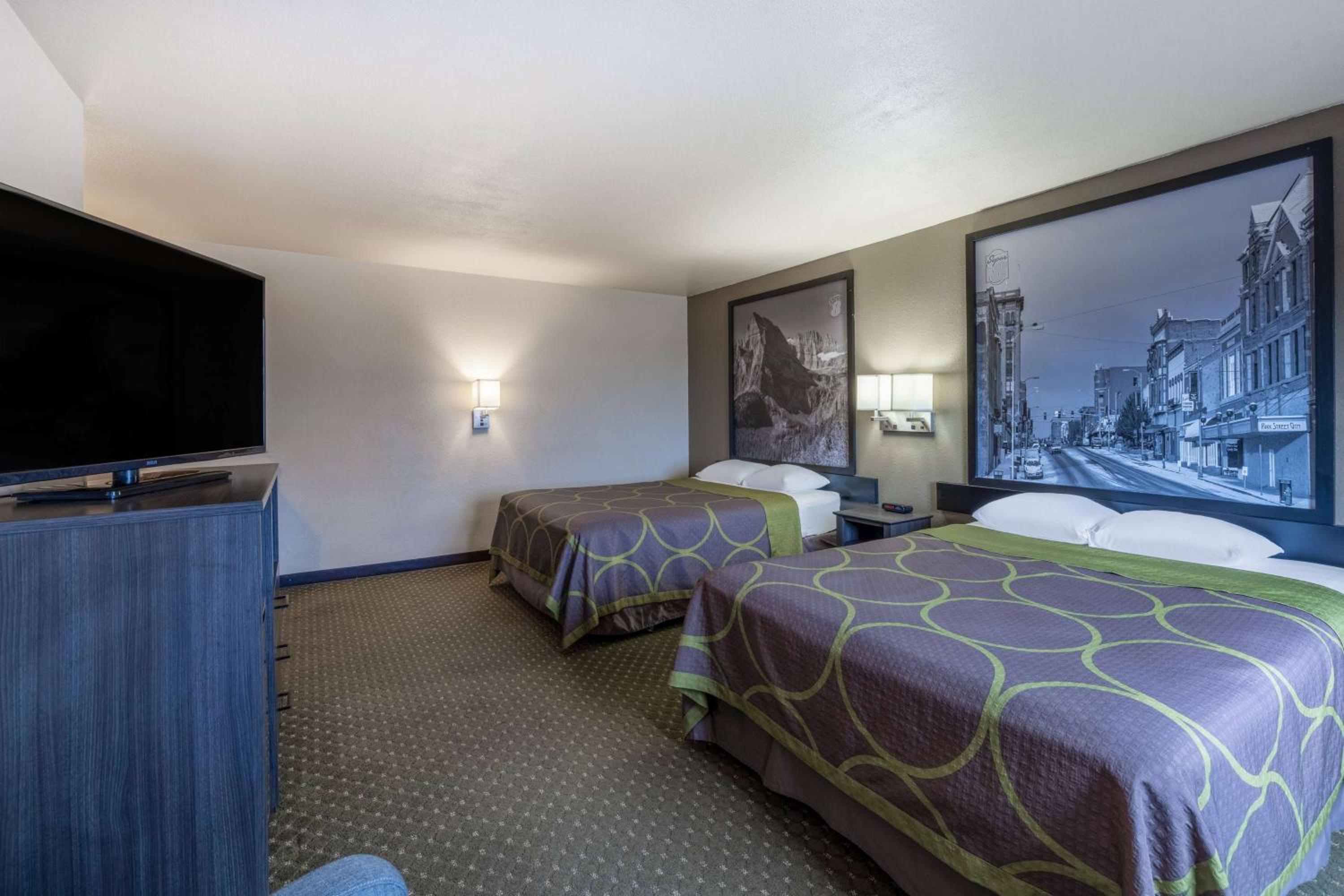 Studio Suite with Two Queen Beds - Non-Smoking photo 2