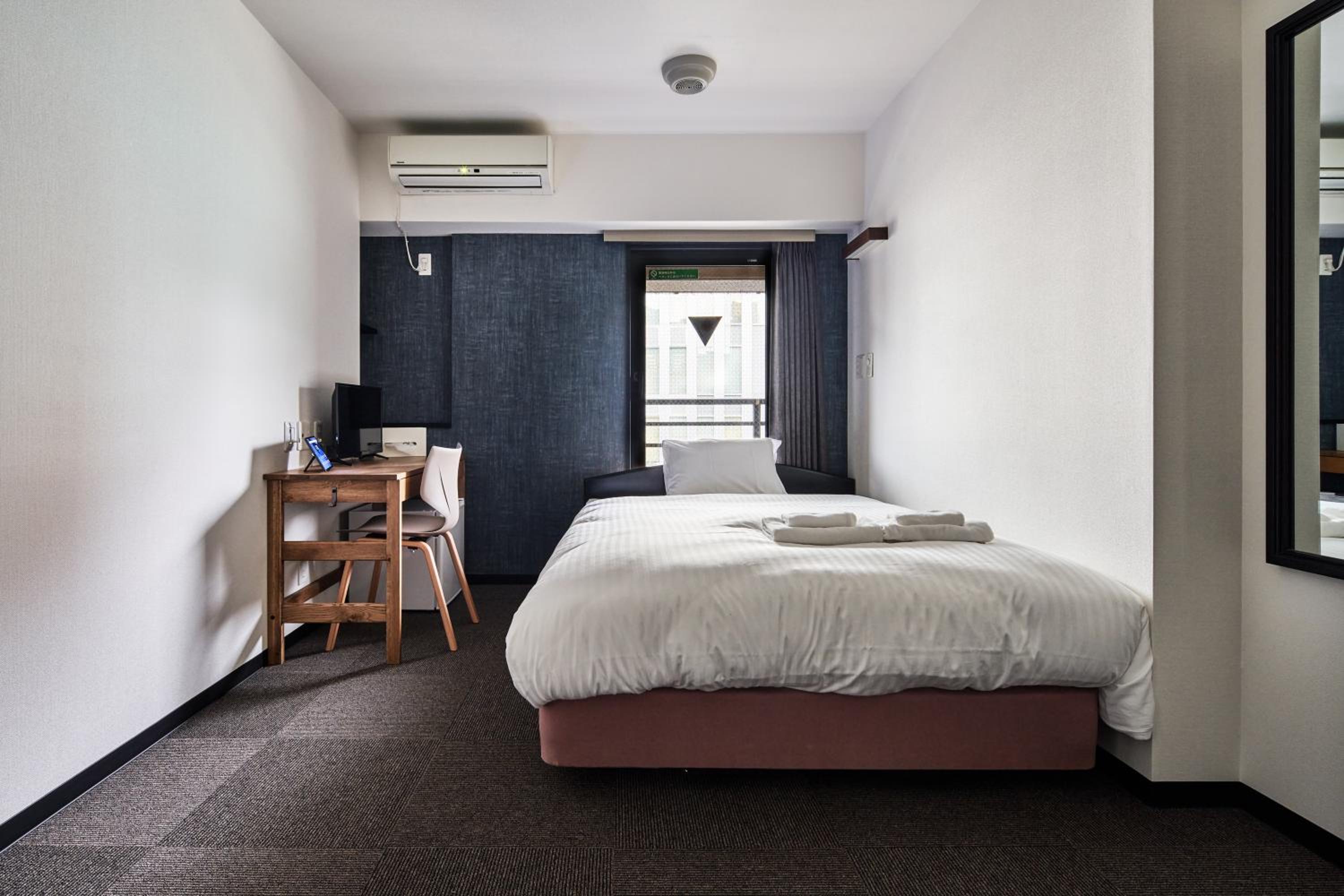 Deluxe Double Room with Bath - Non-Smoking - No Cleaning for Consecutive Night Stays