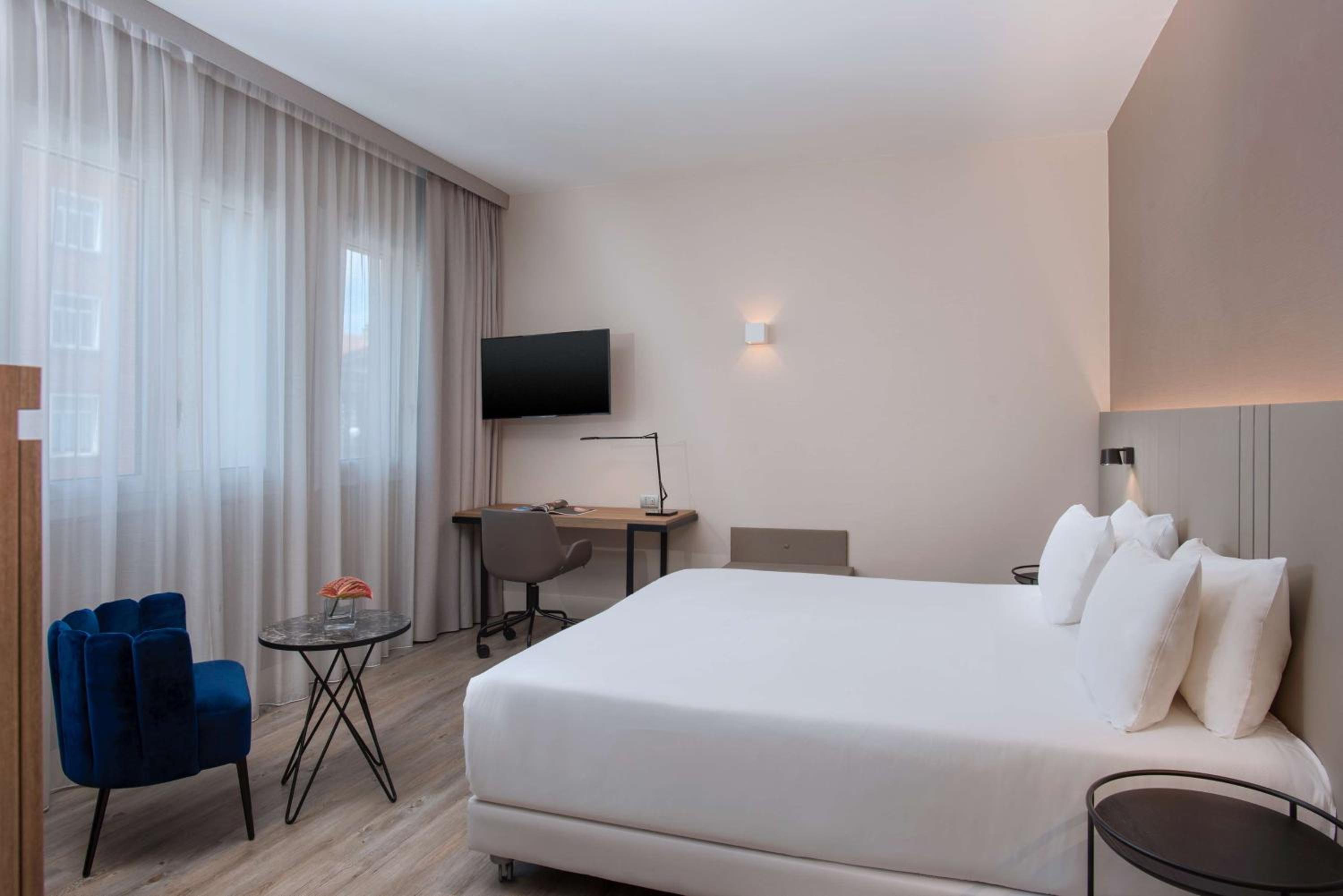 Superior Room with View - Photo 1