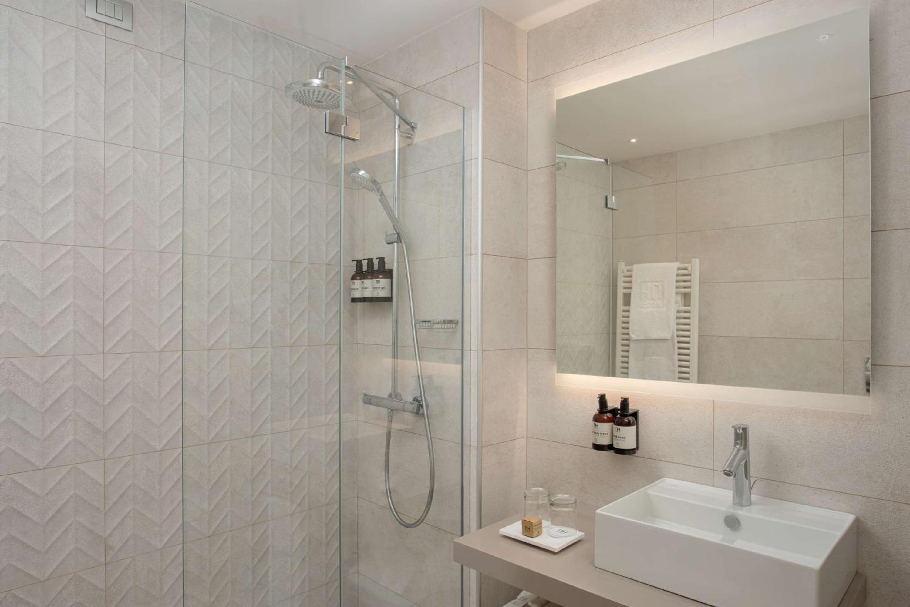 Standard Triple Room - Photo 3
