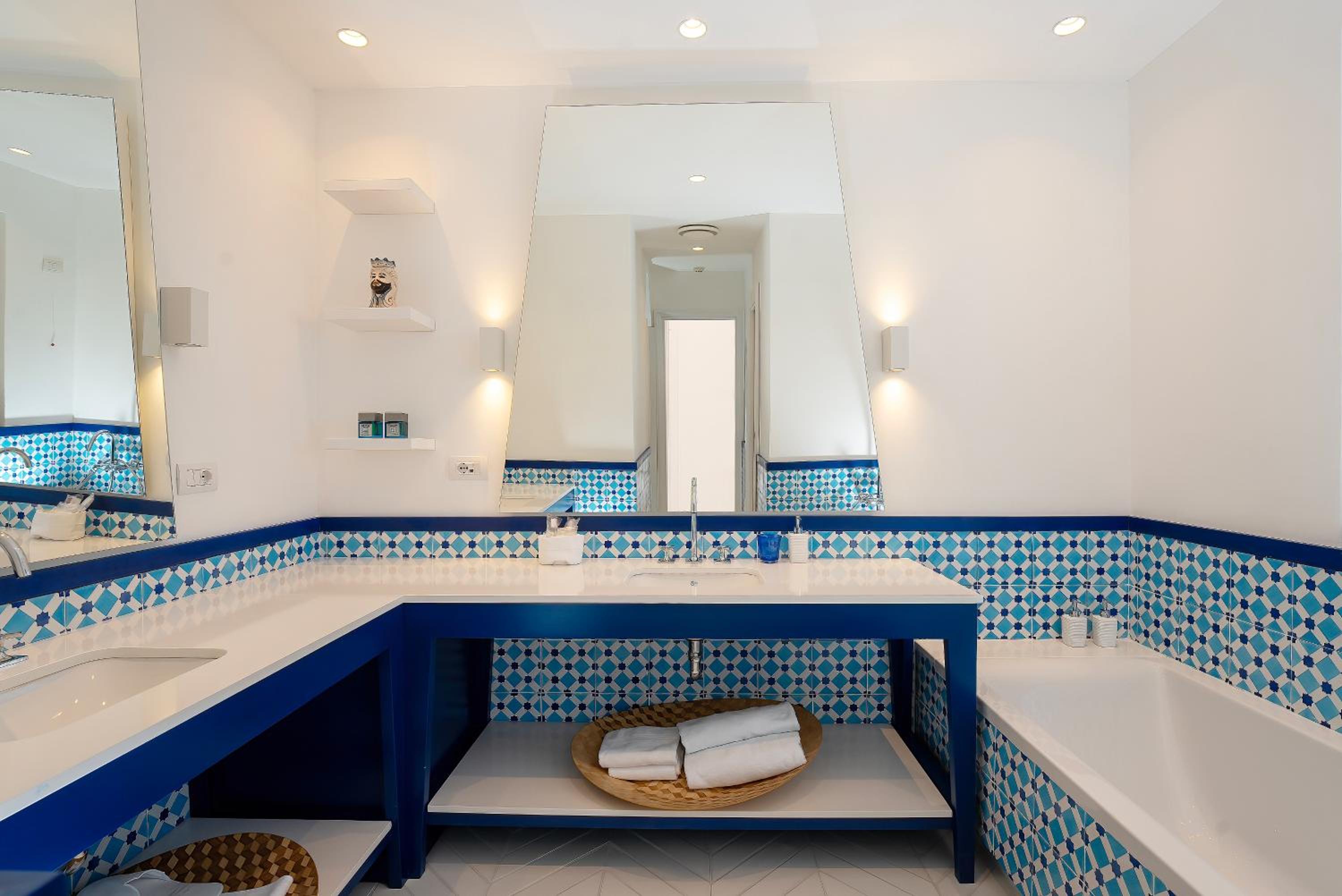 Suite with Pool View photo 3