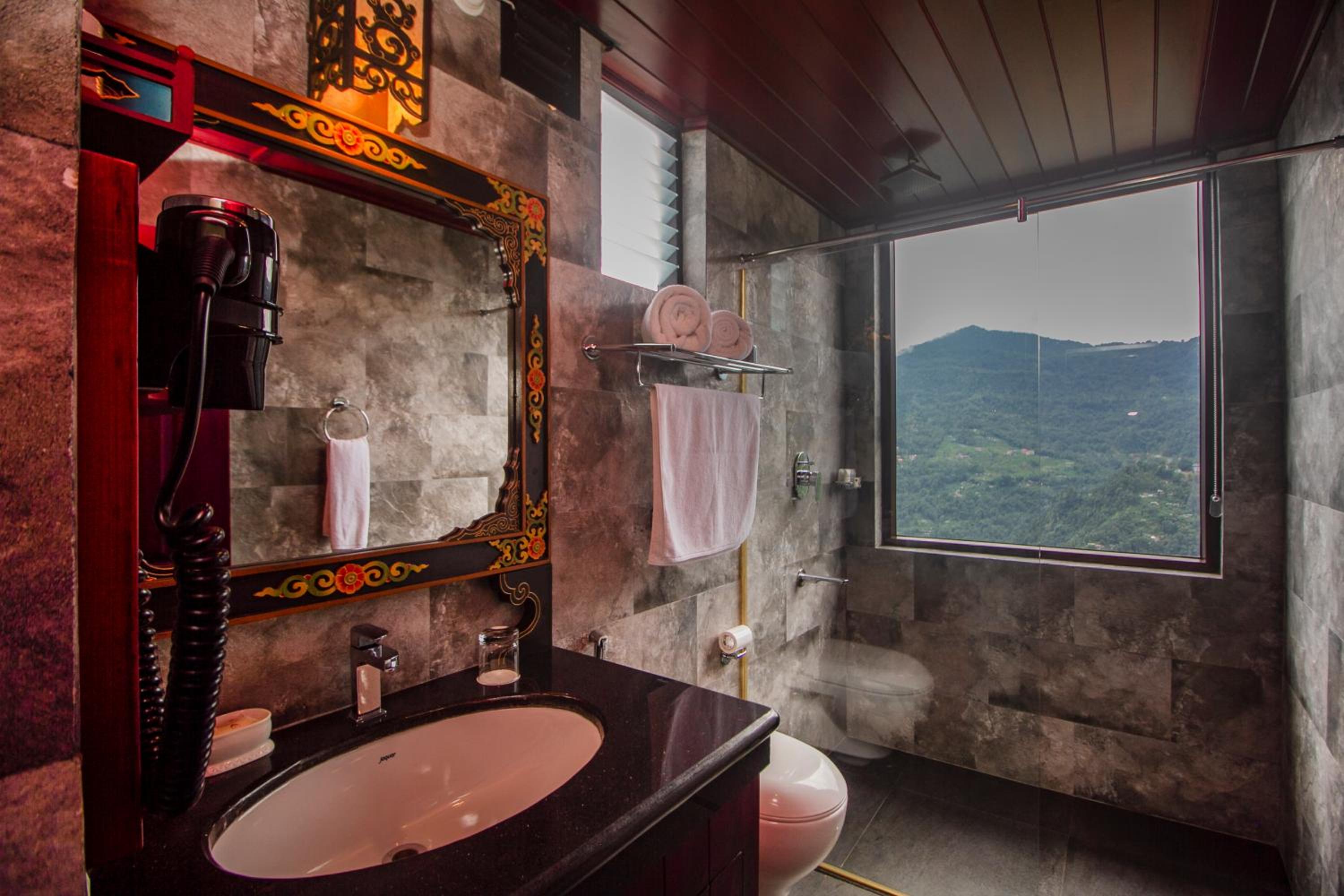 Tara Room with Balcony & Valley View - Photo 2