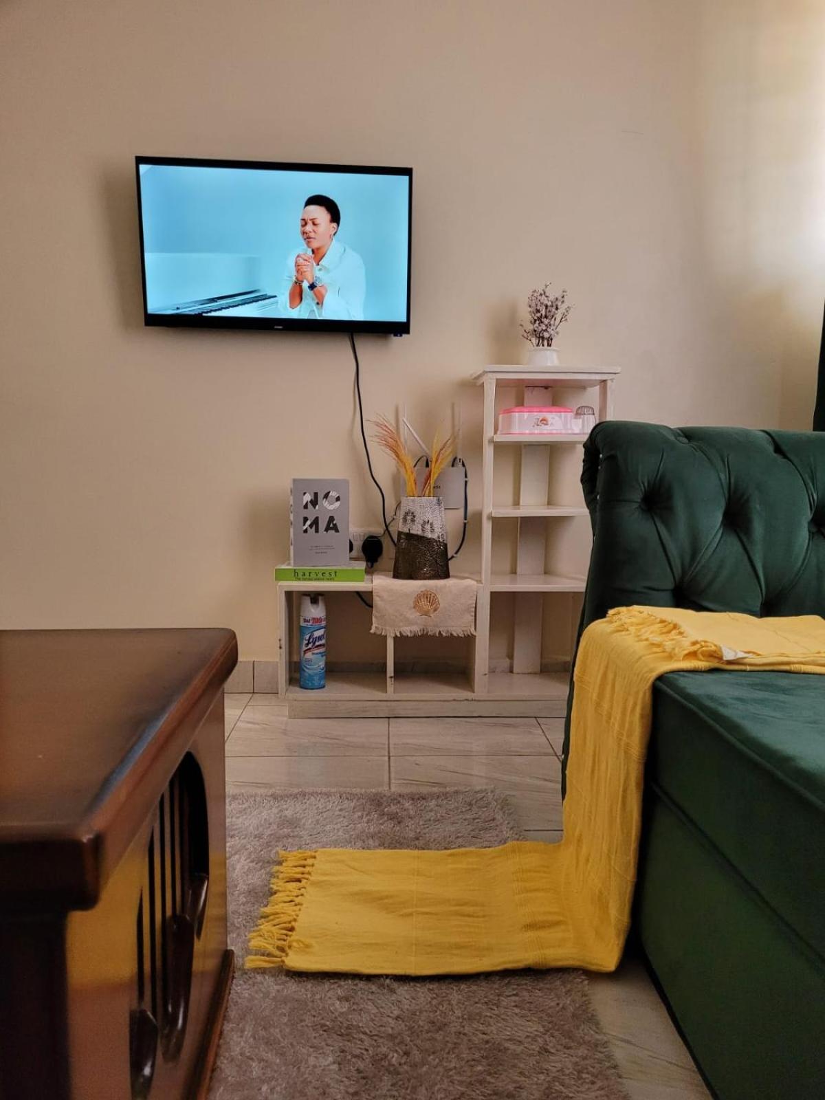 One-Bedroom Apartment - Photo 2
