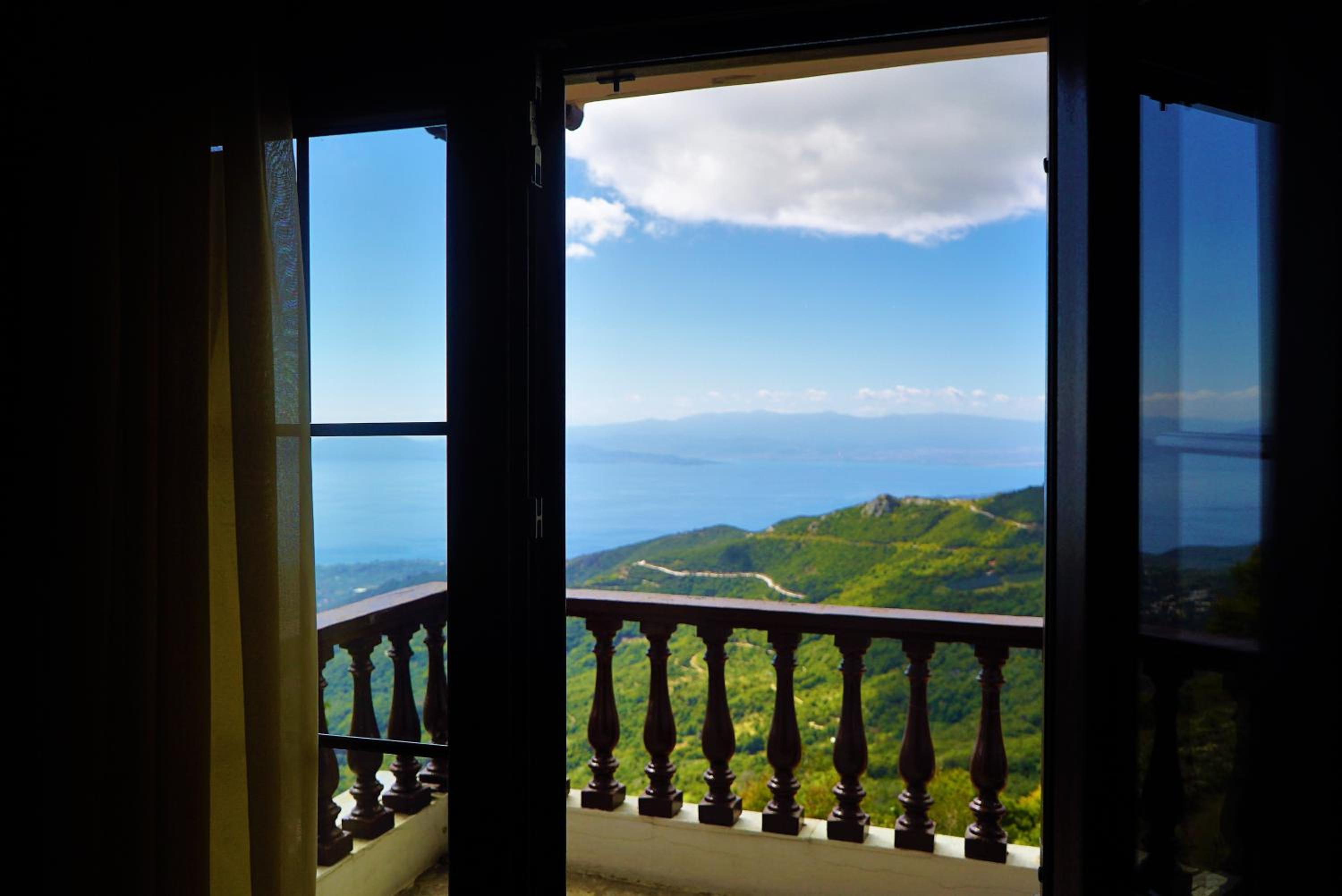Double Room with Balcony and Sea View - Photo 6