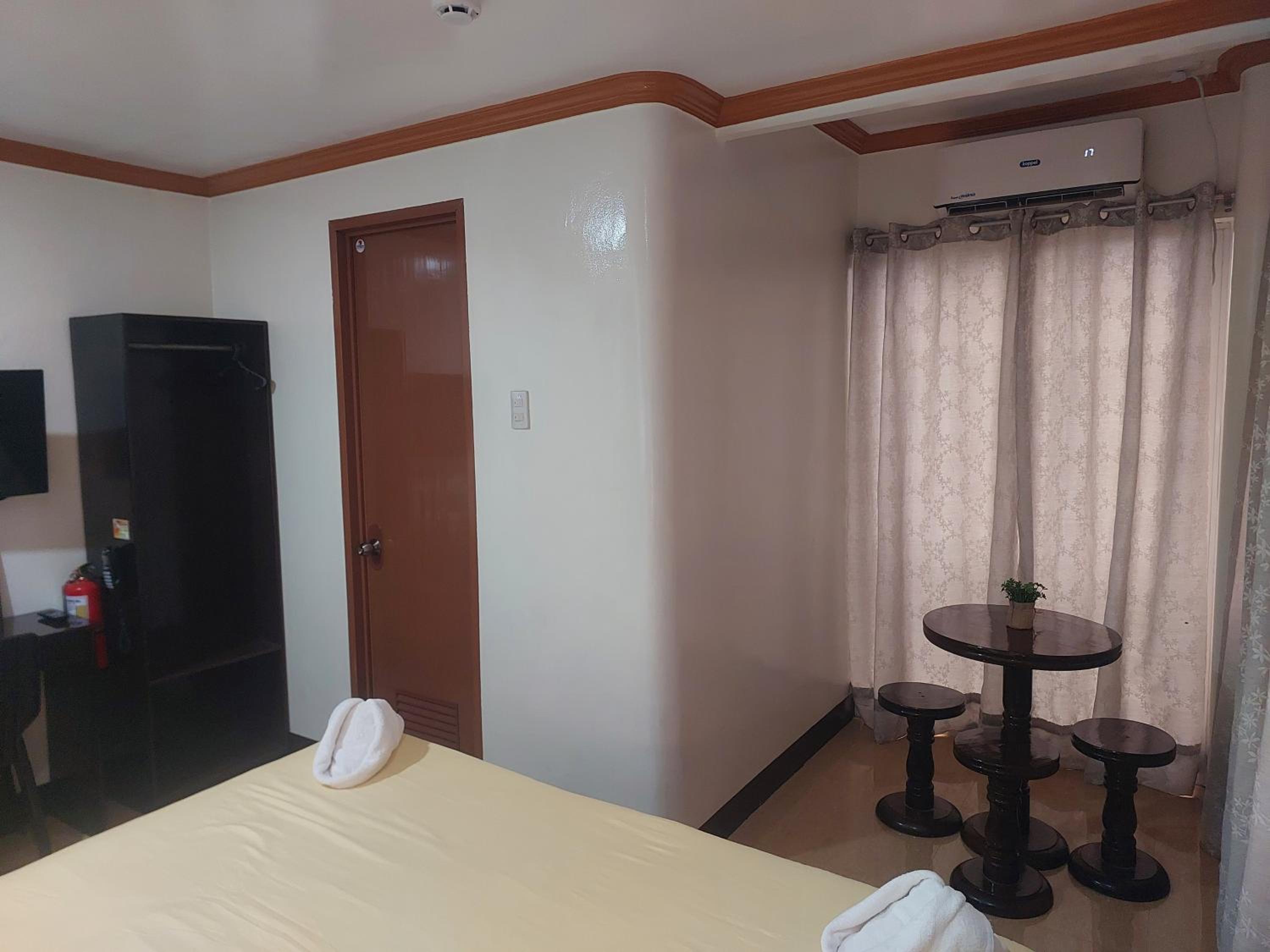 Deluxe Suite with Sea View photo 2