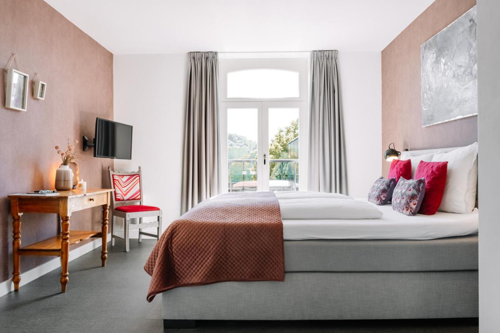 Deluxe King Room photo 2
