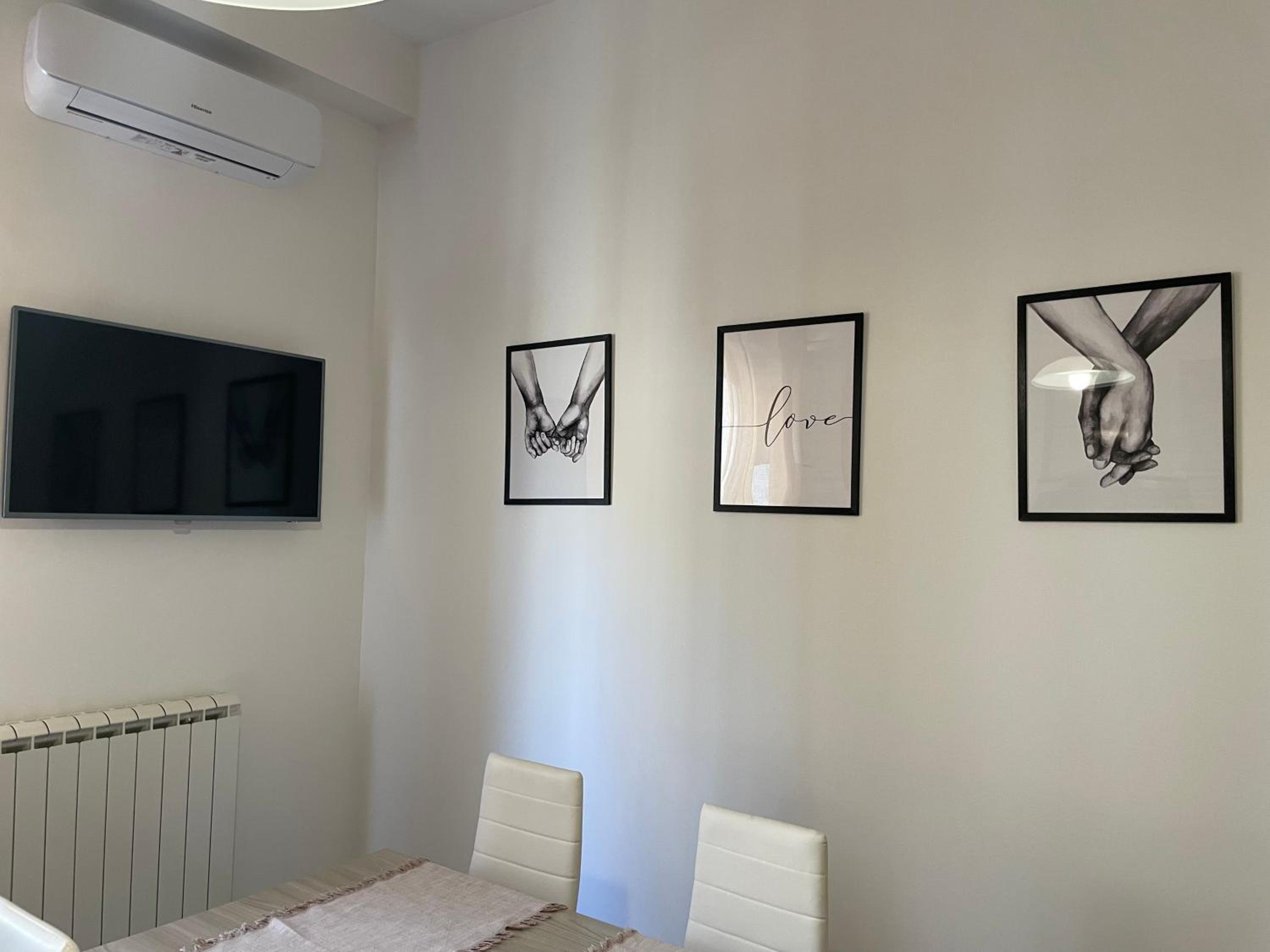 One-Bedroom Apartment photo 2