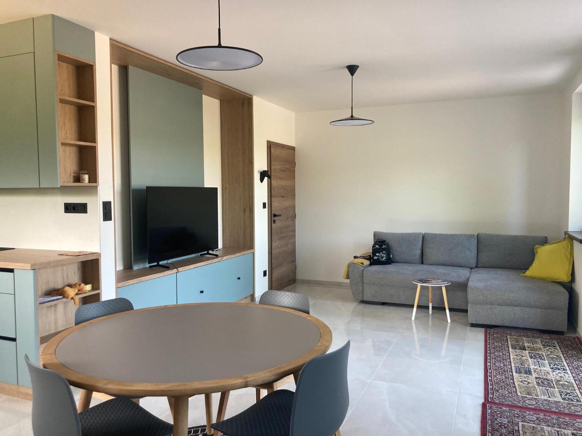 One-Bedroom Apartment photo 1