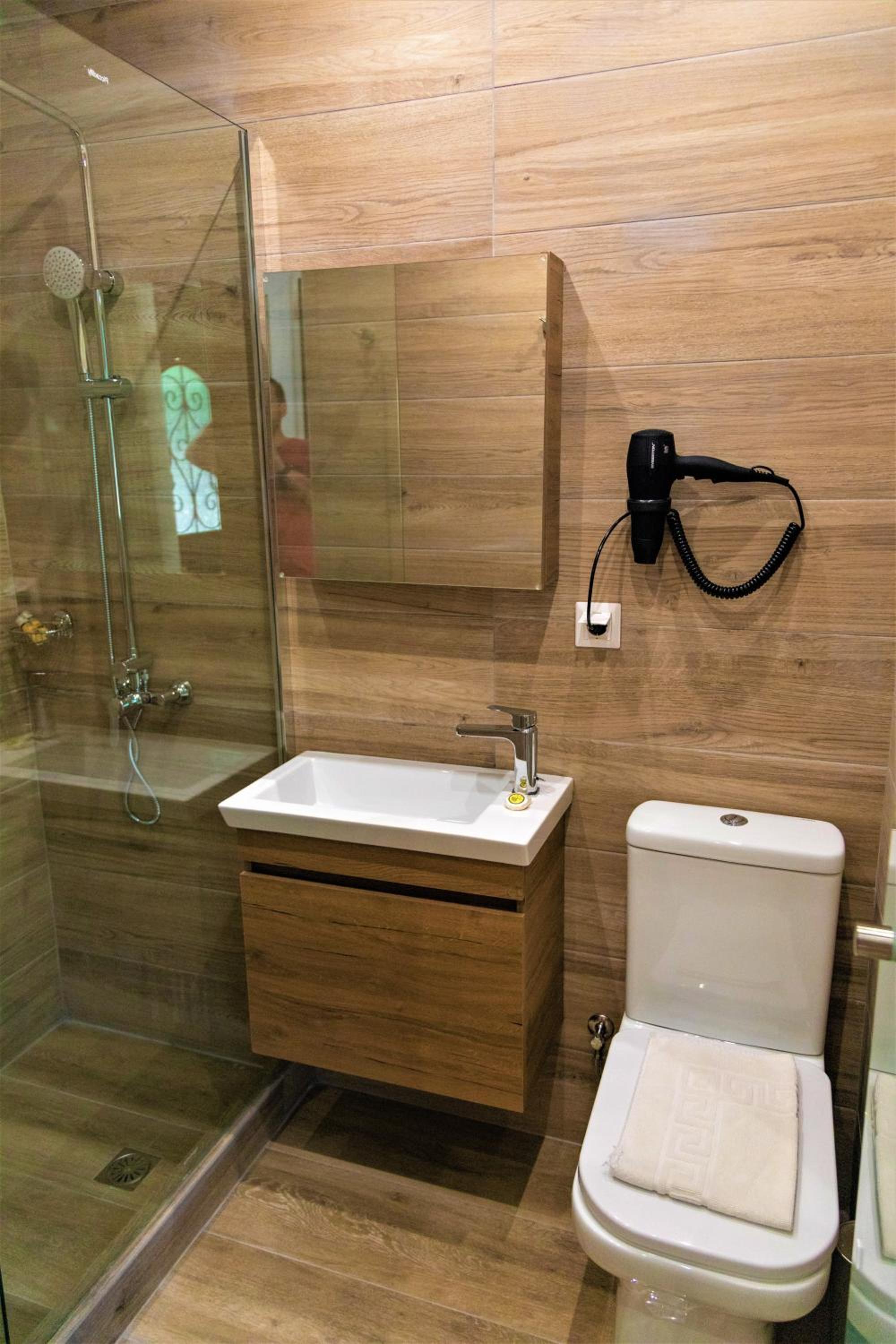 Deluxe Double Room with Side Sea View - Photo 4