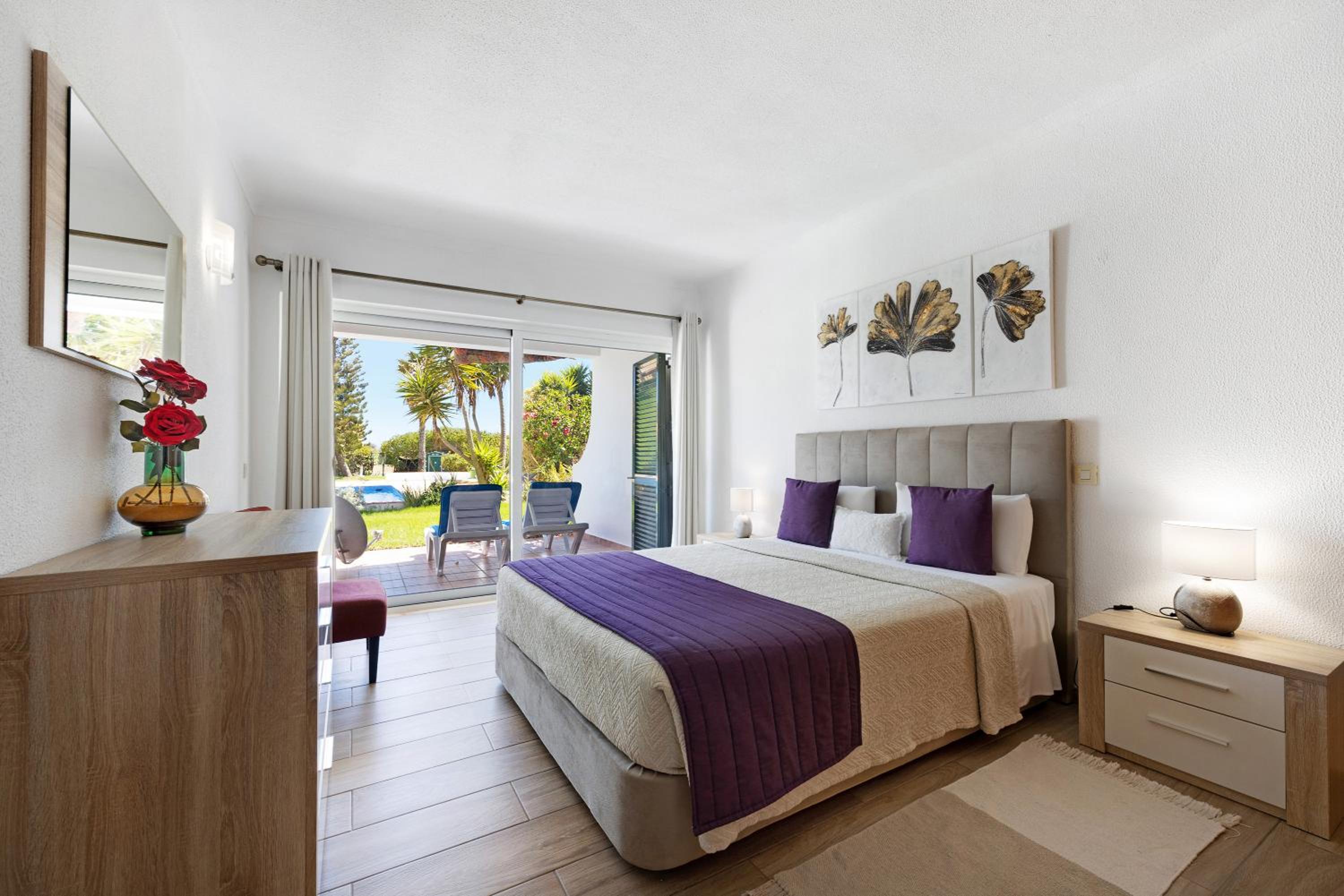 One-Bedroom Apartment with Garden View photo 2