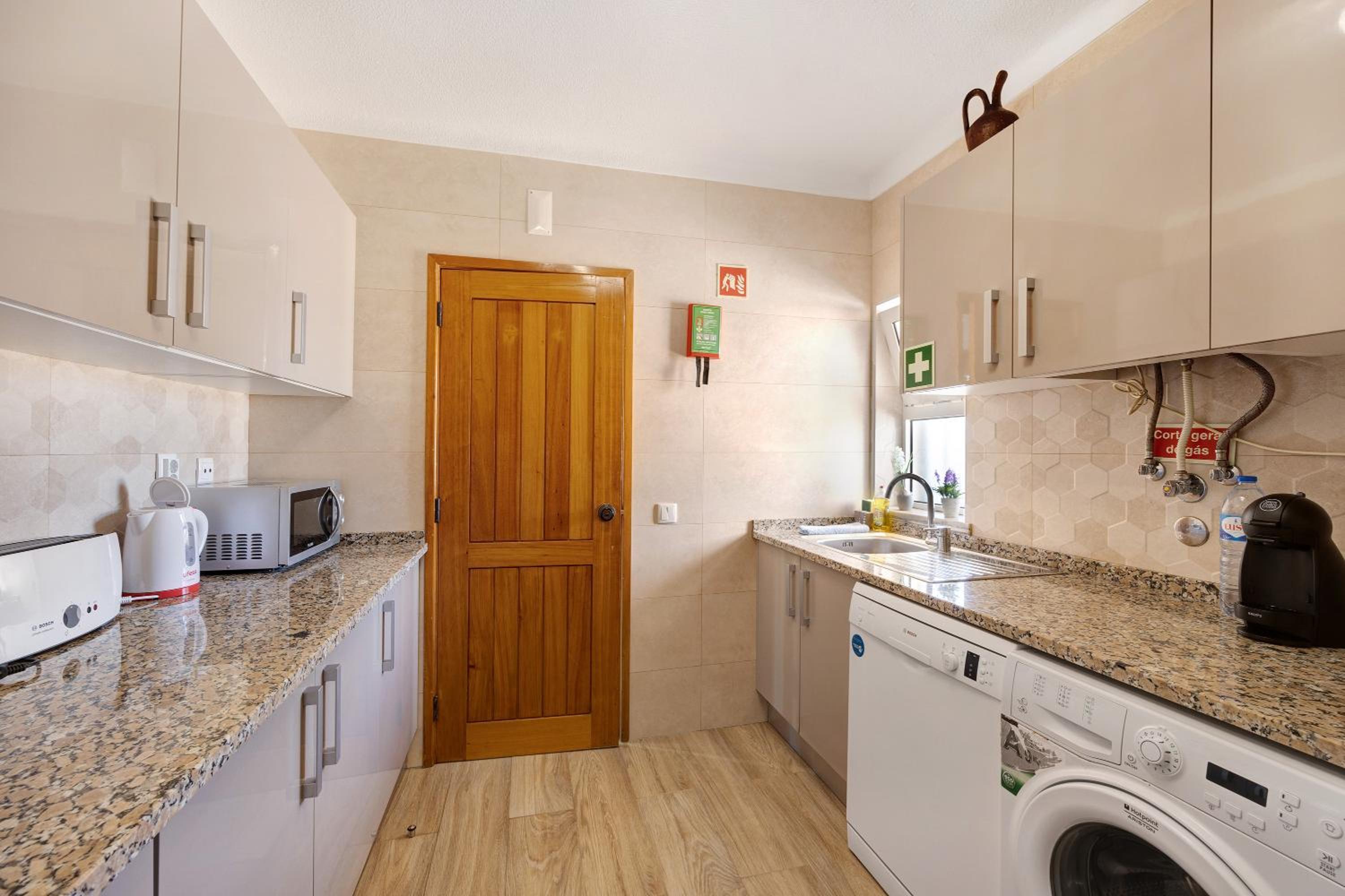 One-Bedroom Apartment with Garden View photo 3