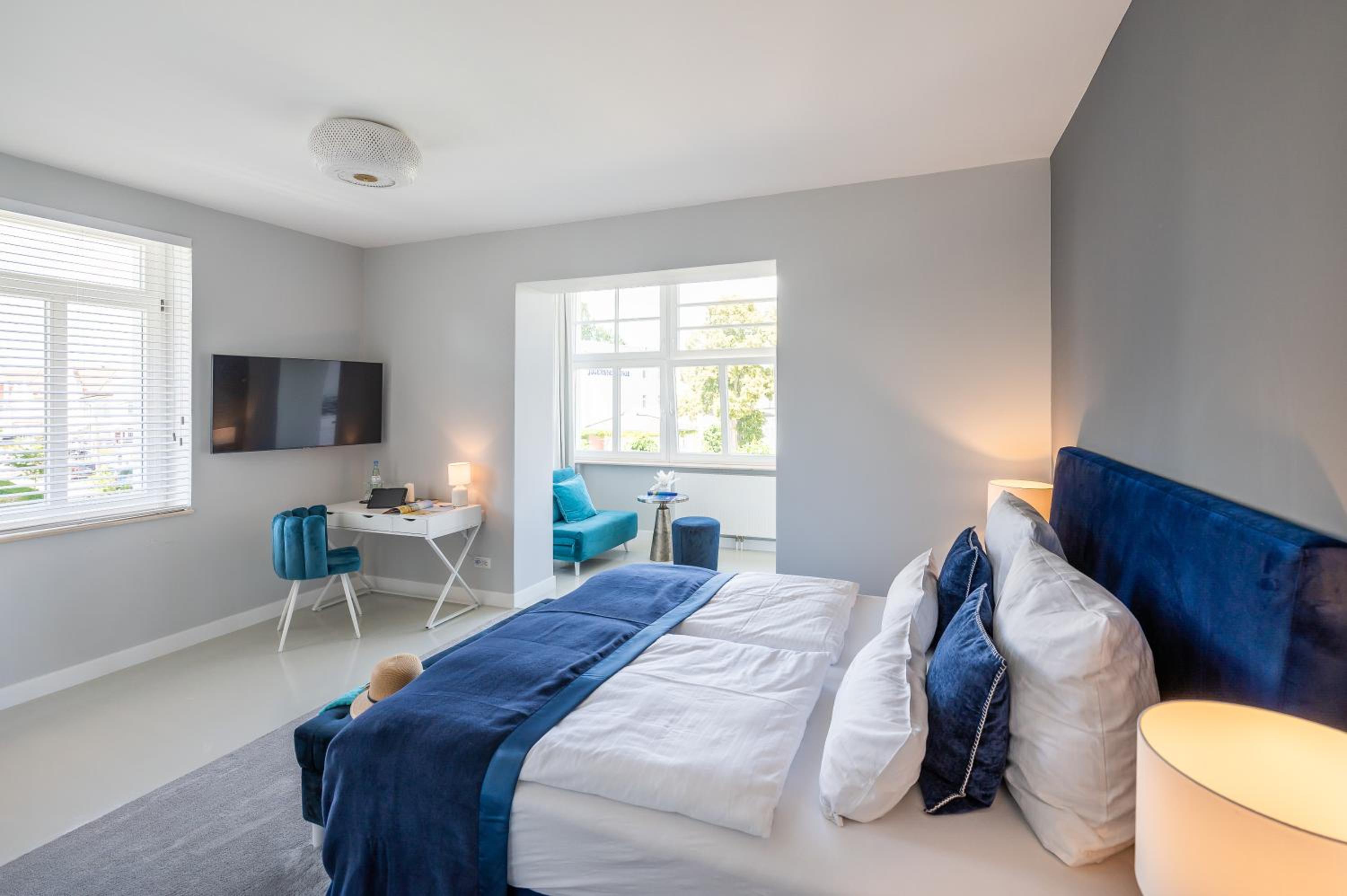 Junior Suite sea side photo 1
