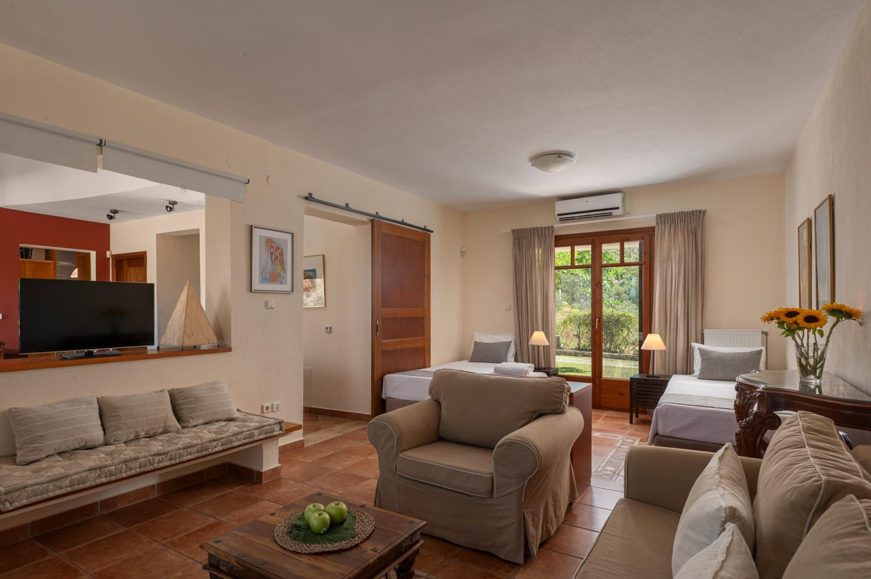Three-Bedroom Villa photo 2