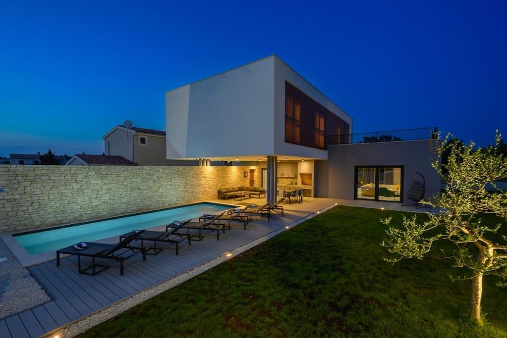 Villa photo 2