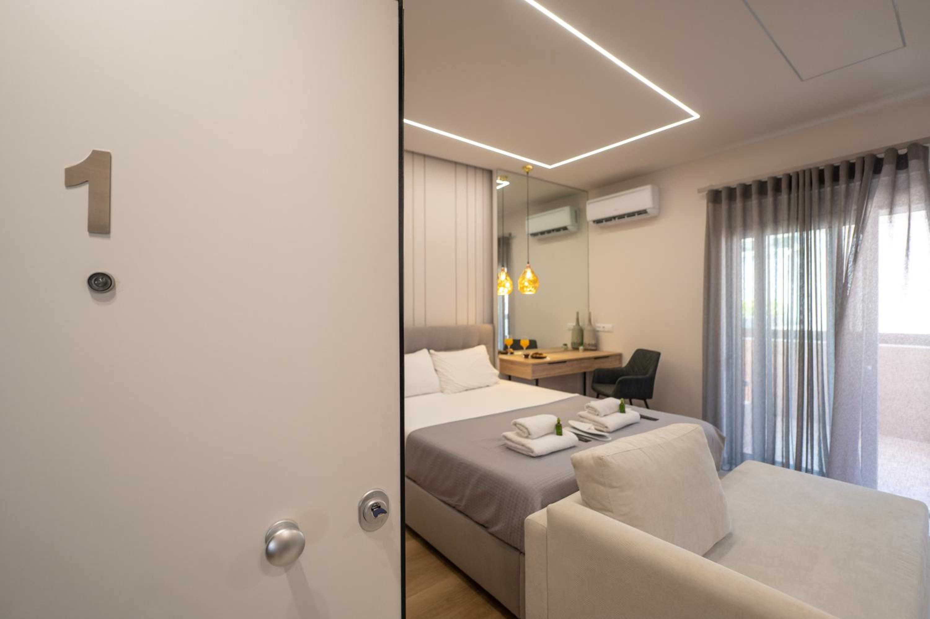 Deluxe Suite with Spa Bath