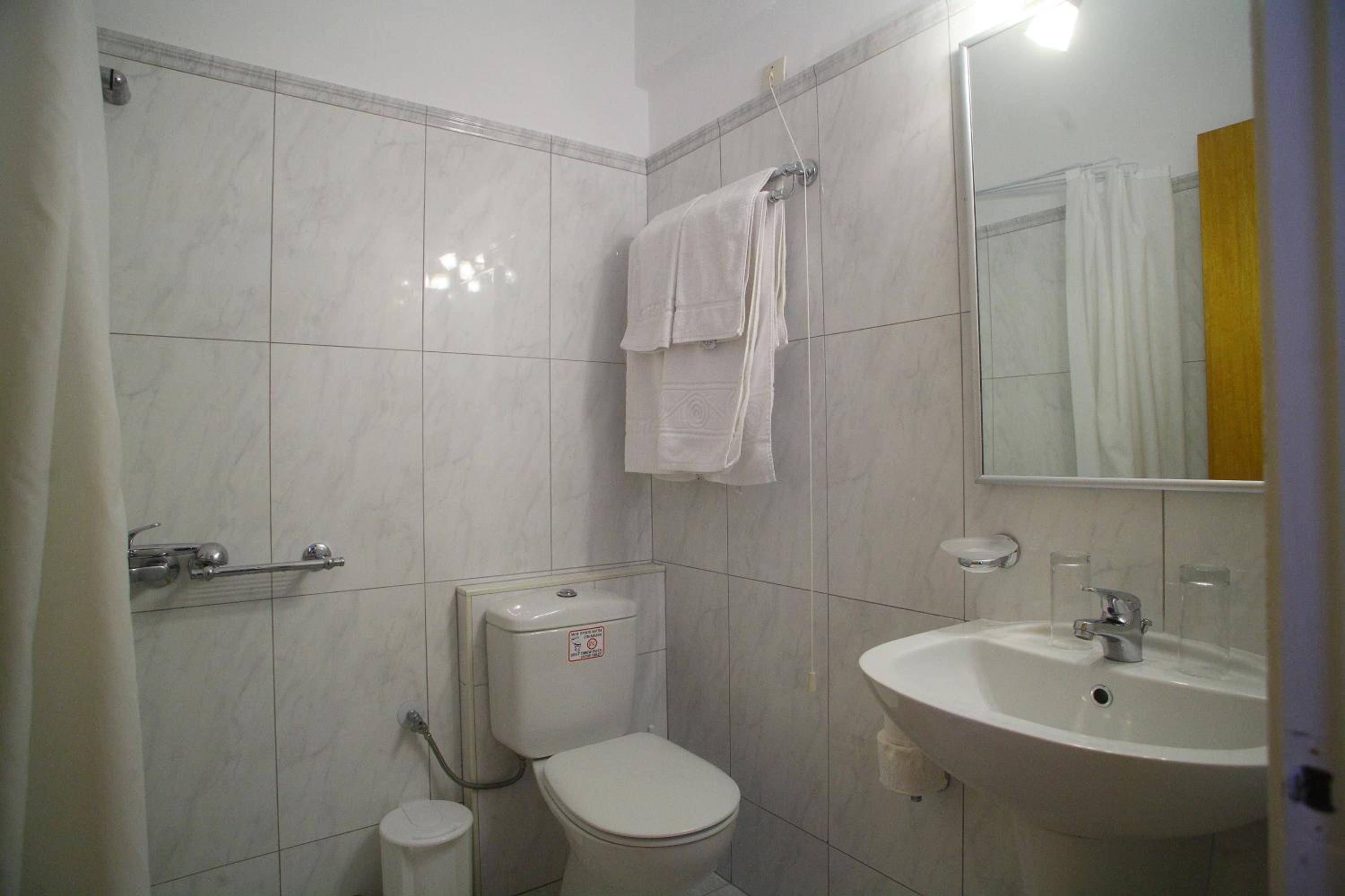 Double or Twin Room - Photo 4