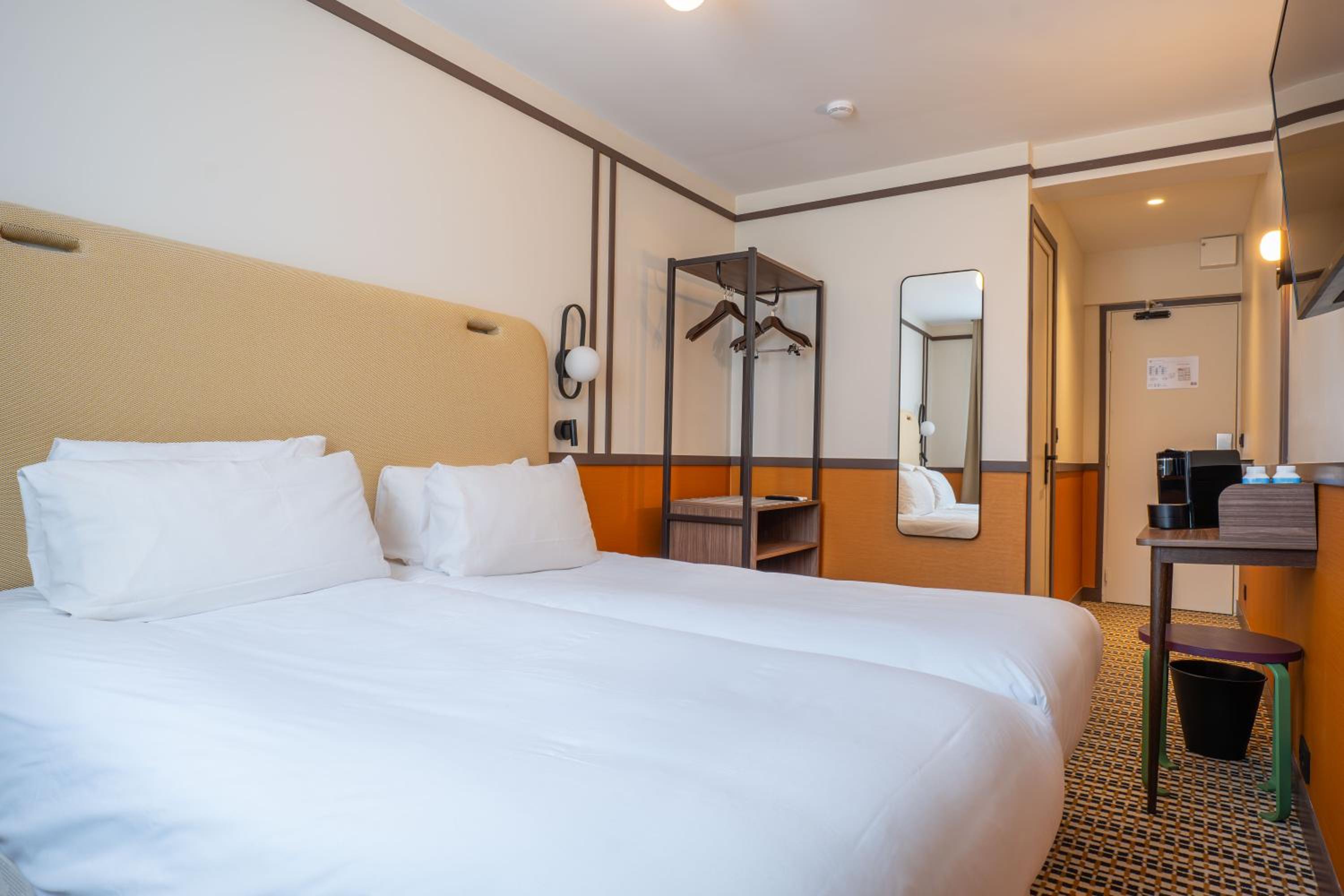 Superior King Room - Non-Smoking - Photo 9