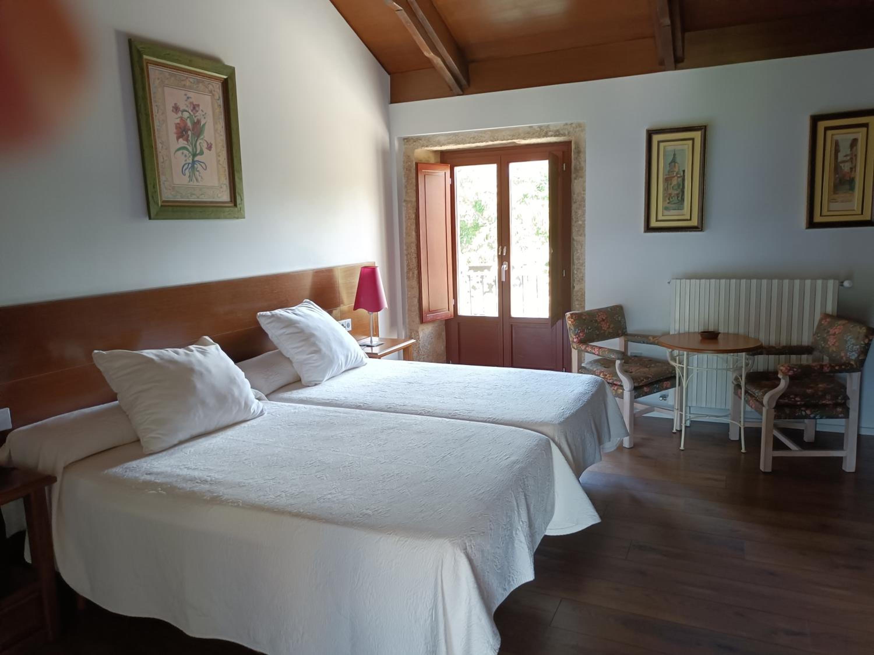 Double Room with Private Bathroom - Photo 6