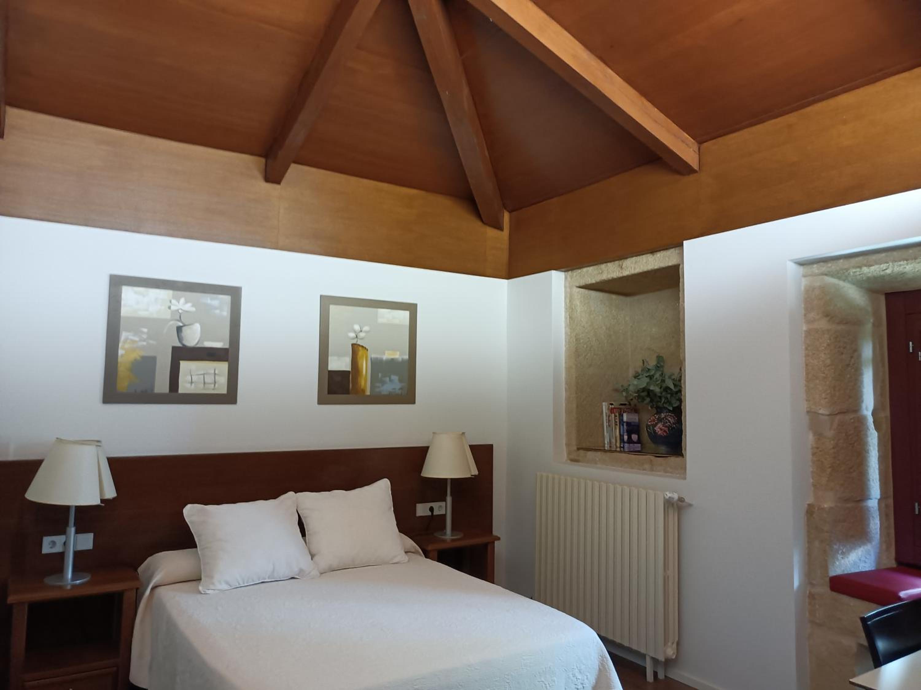 Double Room with Private Bathroom - Photo 12