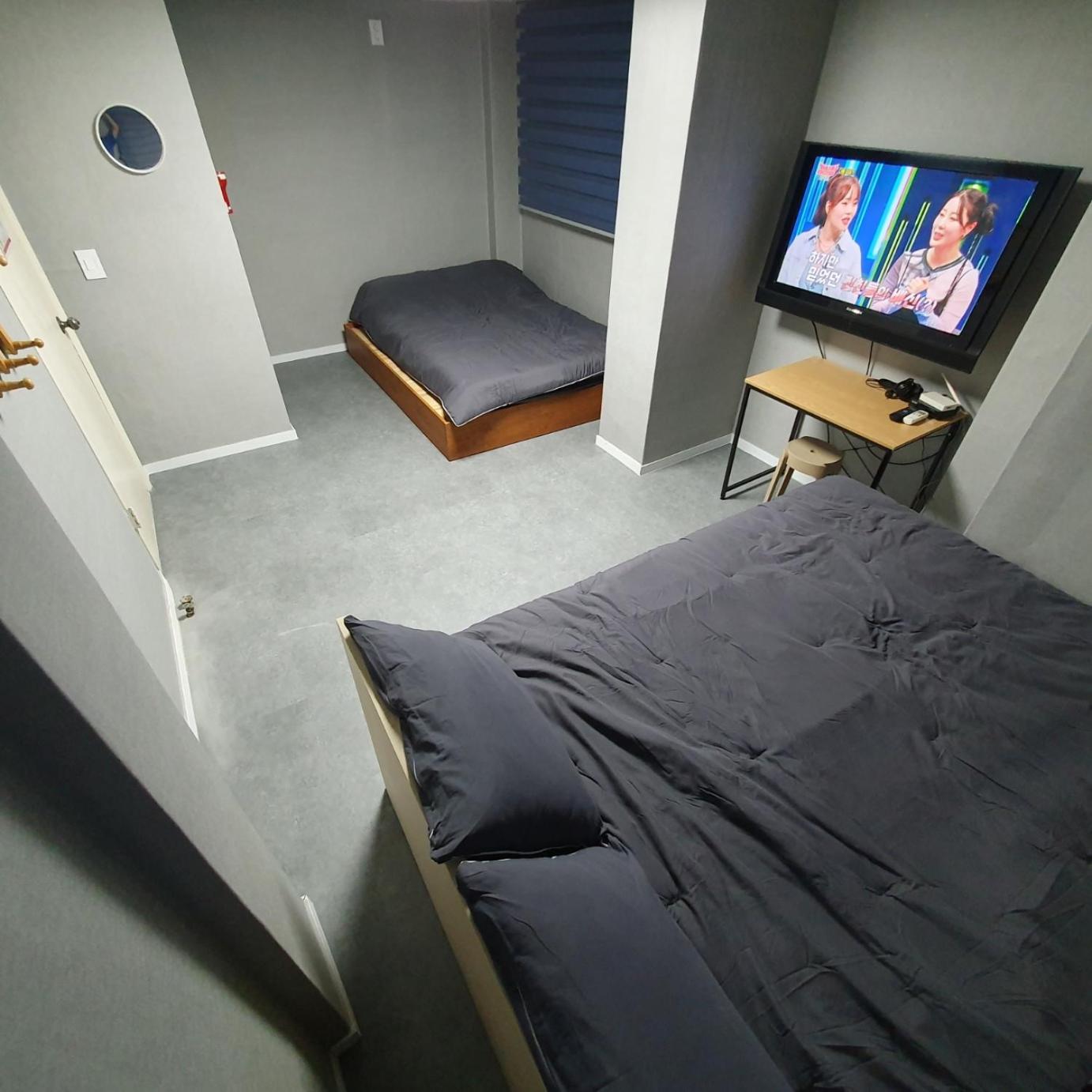 Deluxe Family Room - Photo 8