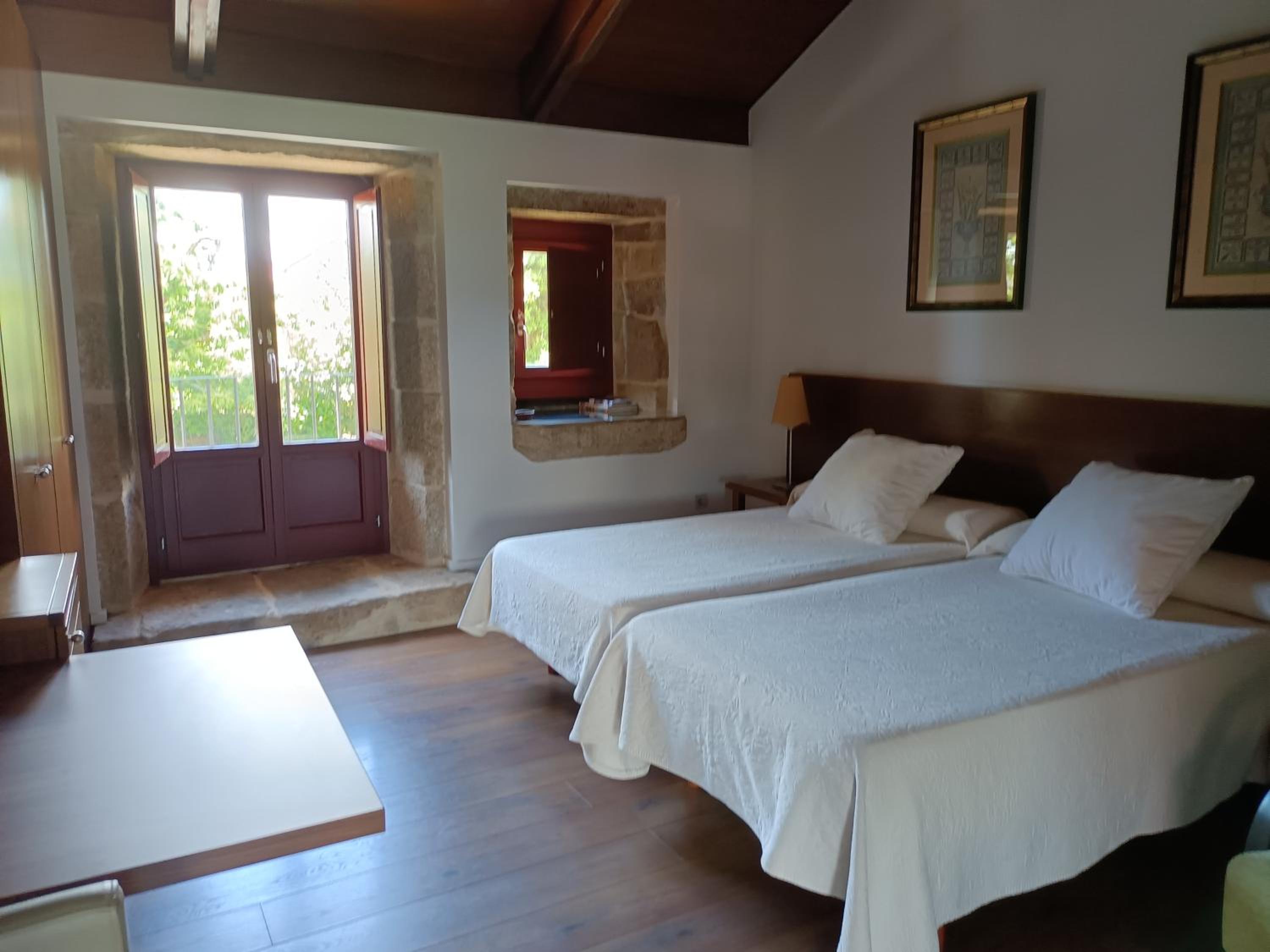 Double Room with Private Bathroom - Photo 8