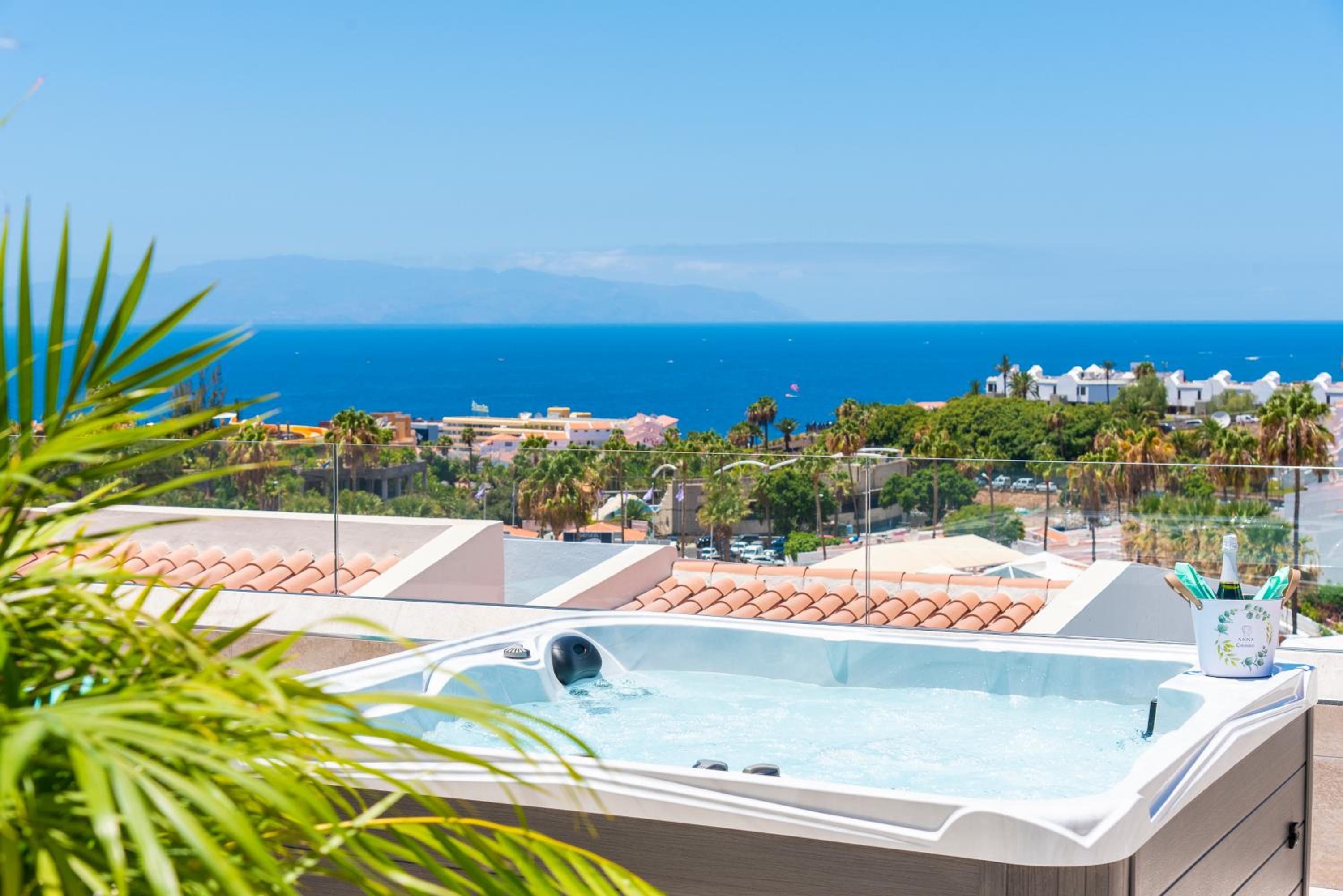 2 Bedrooms Bungalow with Chill Out Terrace + Jacuzzi + Sea Views + Ping-Pong Table photo 3