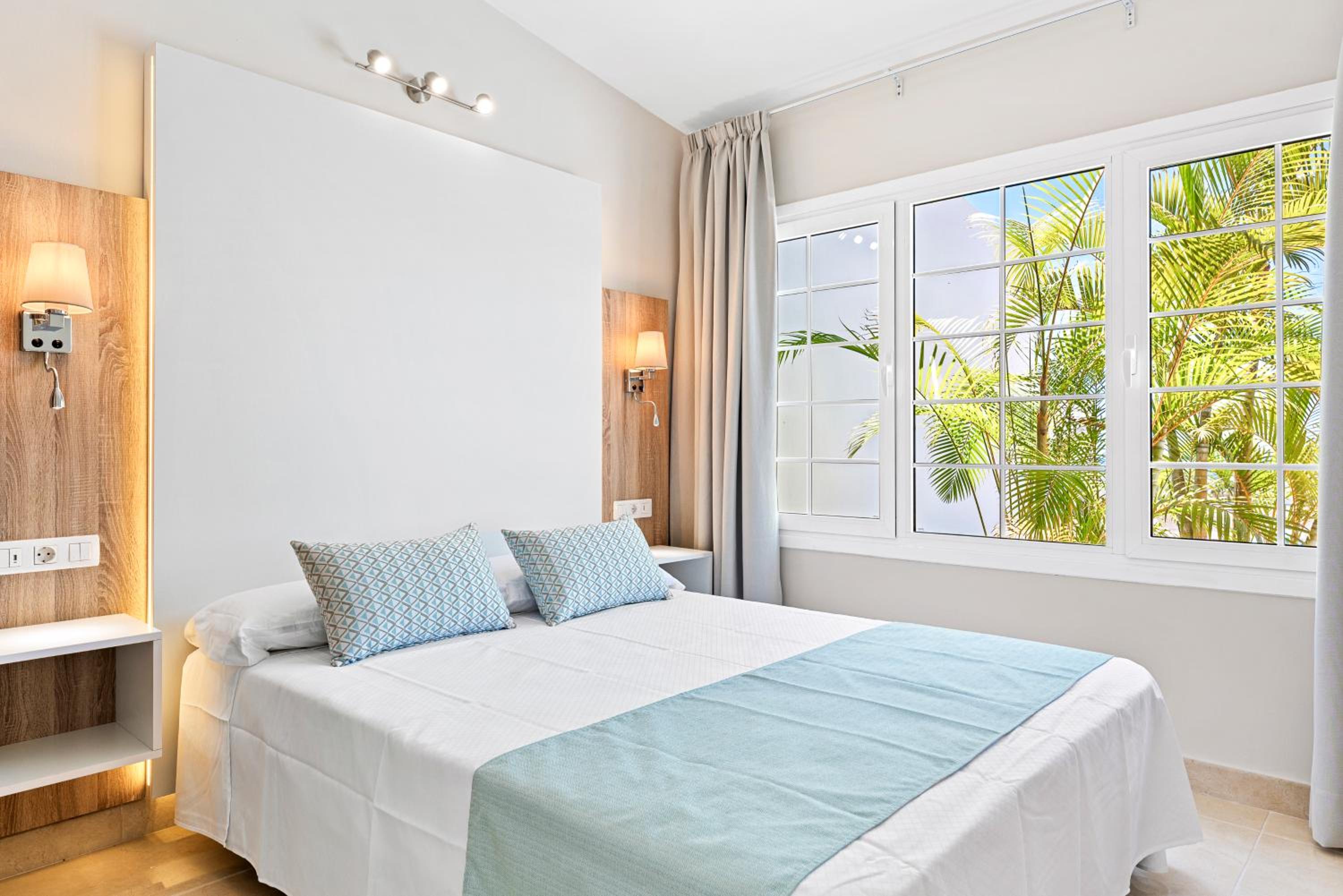 2 Bedrooms Bungalow with Chill Out Terrace + Jacuzzi + Sea Views + Ping-Pong Table
