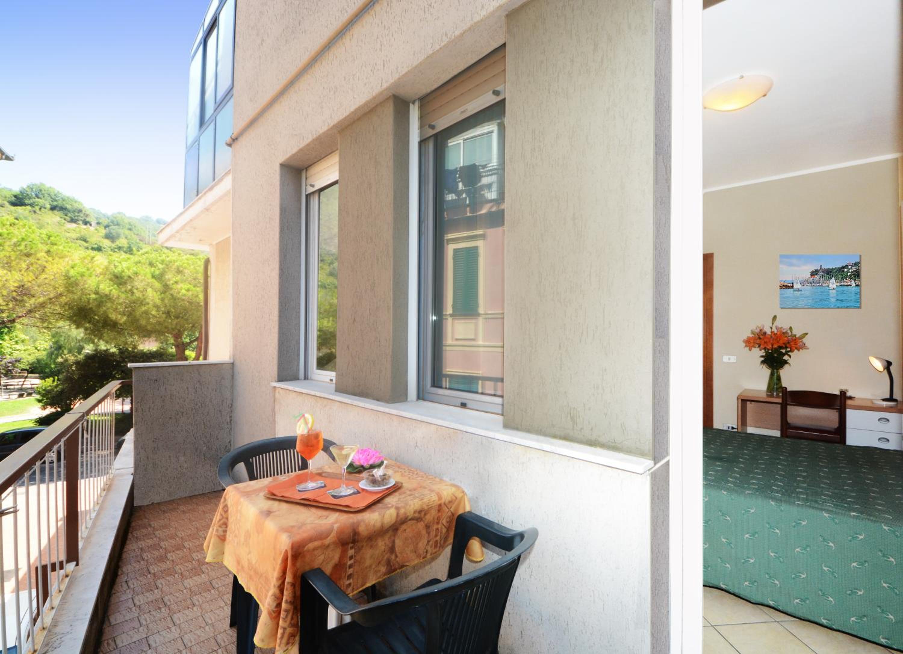 Double or Twin Room with Balcony photo 2