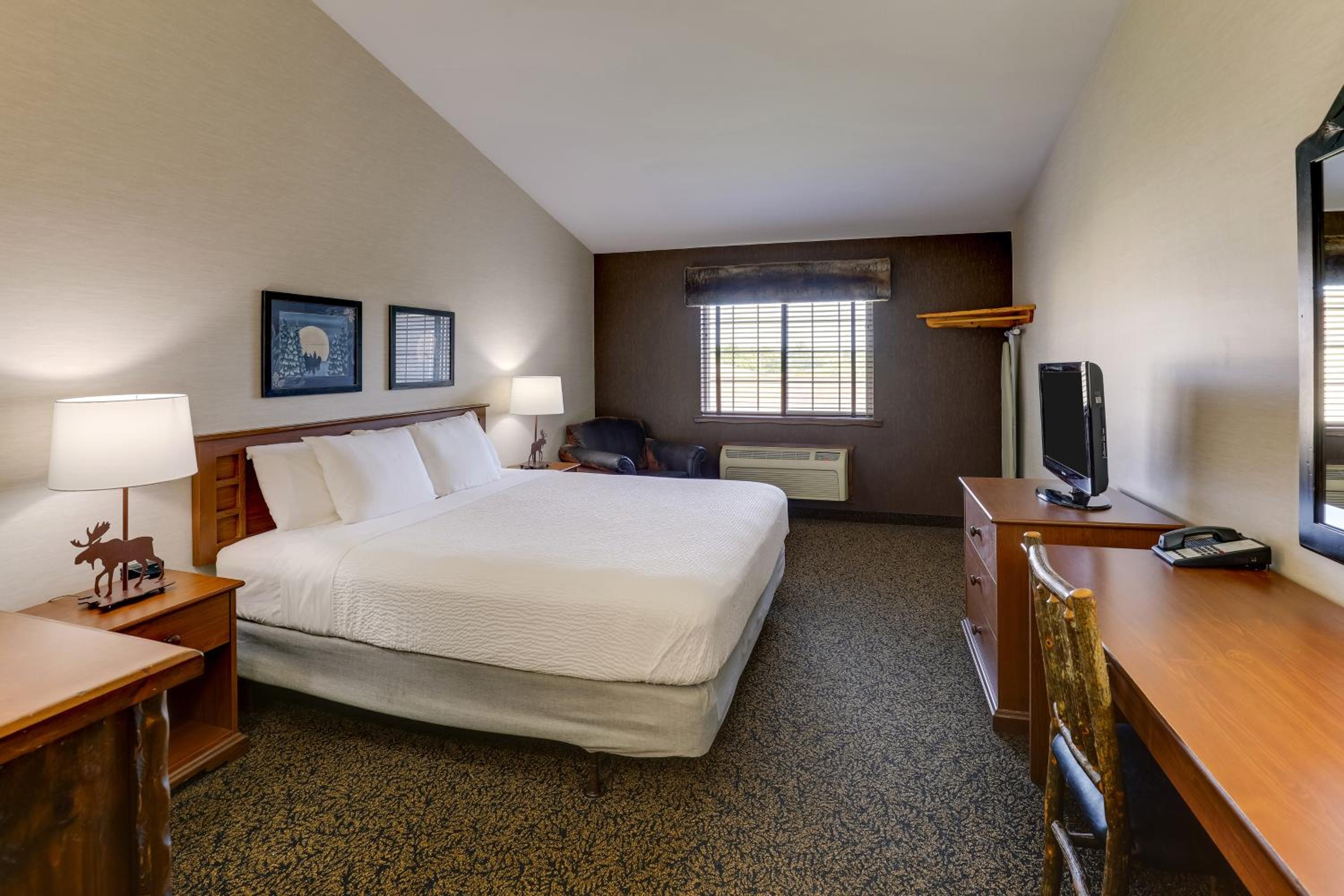 Deluxe King Room - Photo 3