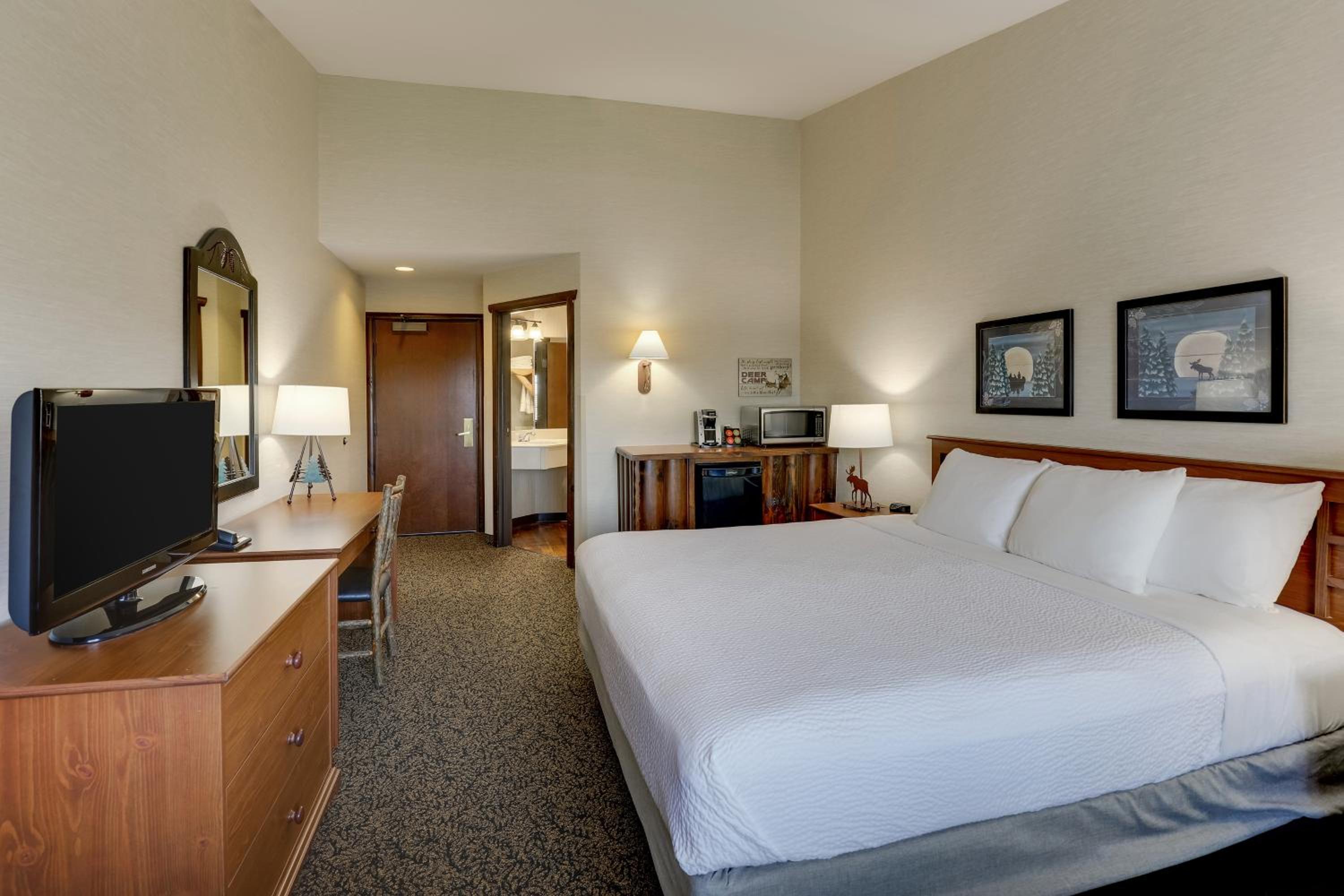 Deluxe King Room - Photo 4