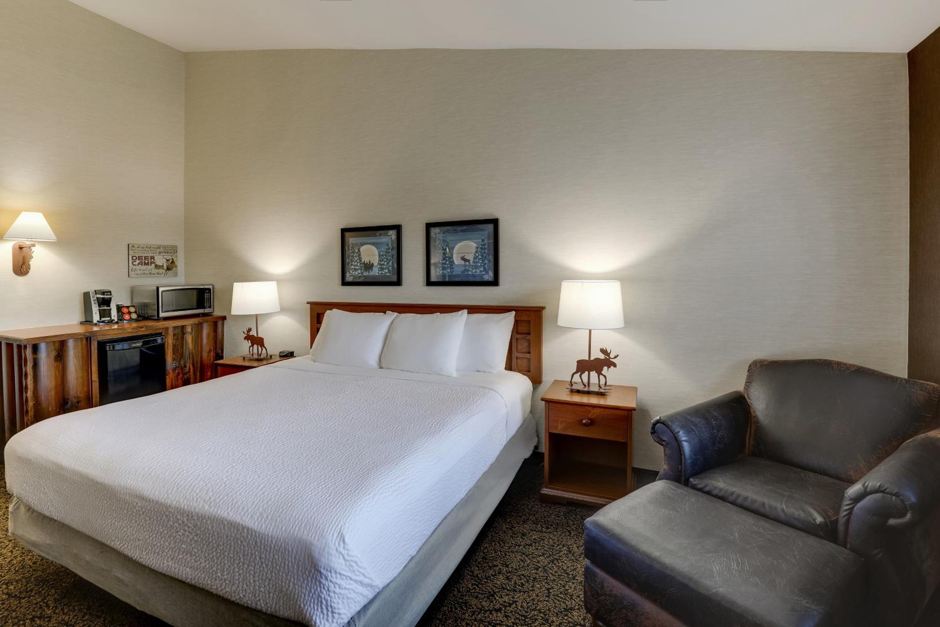 Deluxe King Room - Photo 2